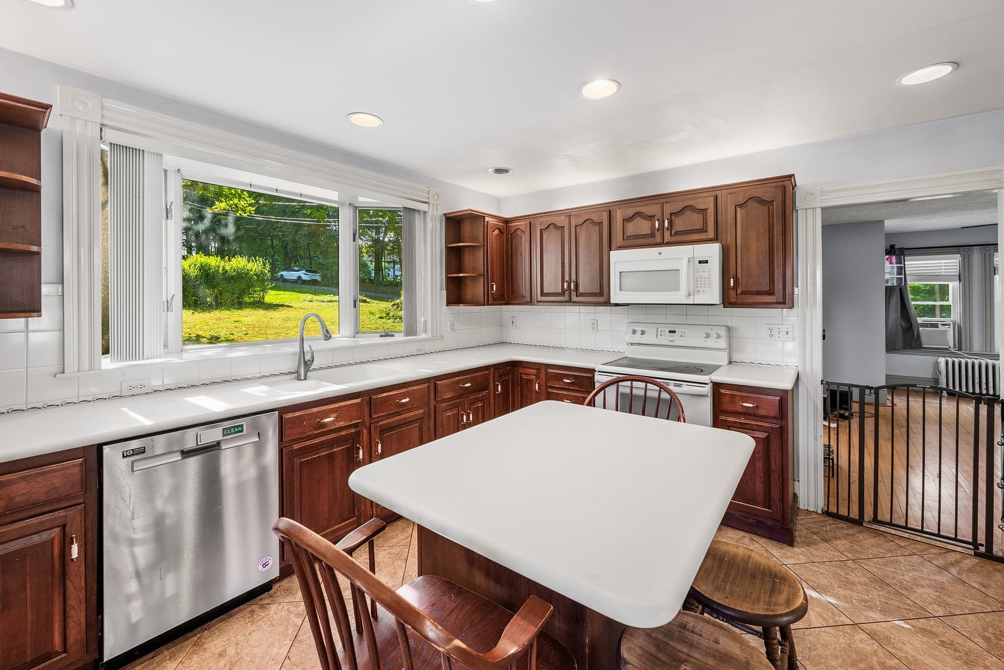 Single Family Residence at 161 Pleasant St, Lunenburg MA 01462, Lunenburg, photo 9 of 39