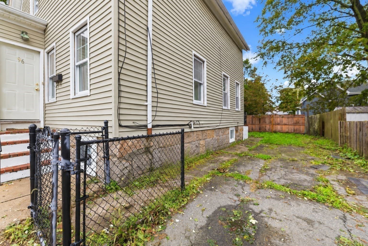 Single Family Residence at 96 Pierce St, New Bedford MA 02740, New Bedford, photo 6 of 23