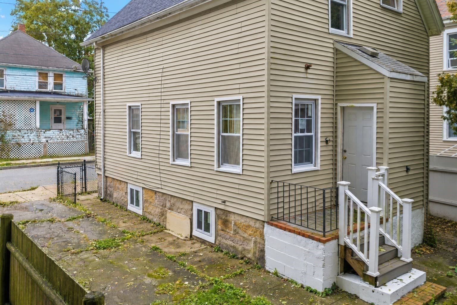 Single Family Residence at 96 Pierce St, New Bedford MA 02740, New Bedford, photo 7 of 23