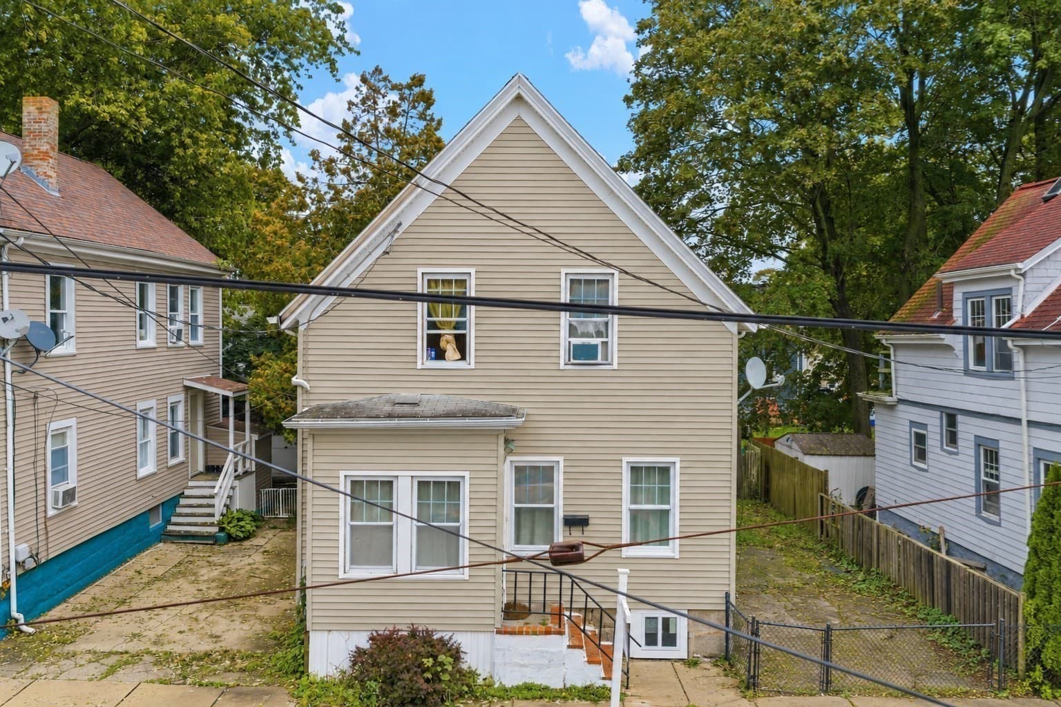 Single Family Residence at 96 Pierce St, New Bedford MA 02740, New Bedford, photo 3 of 23
