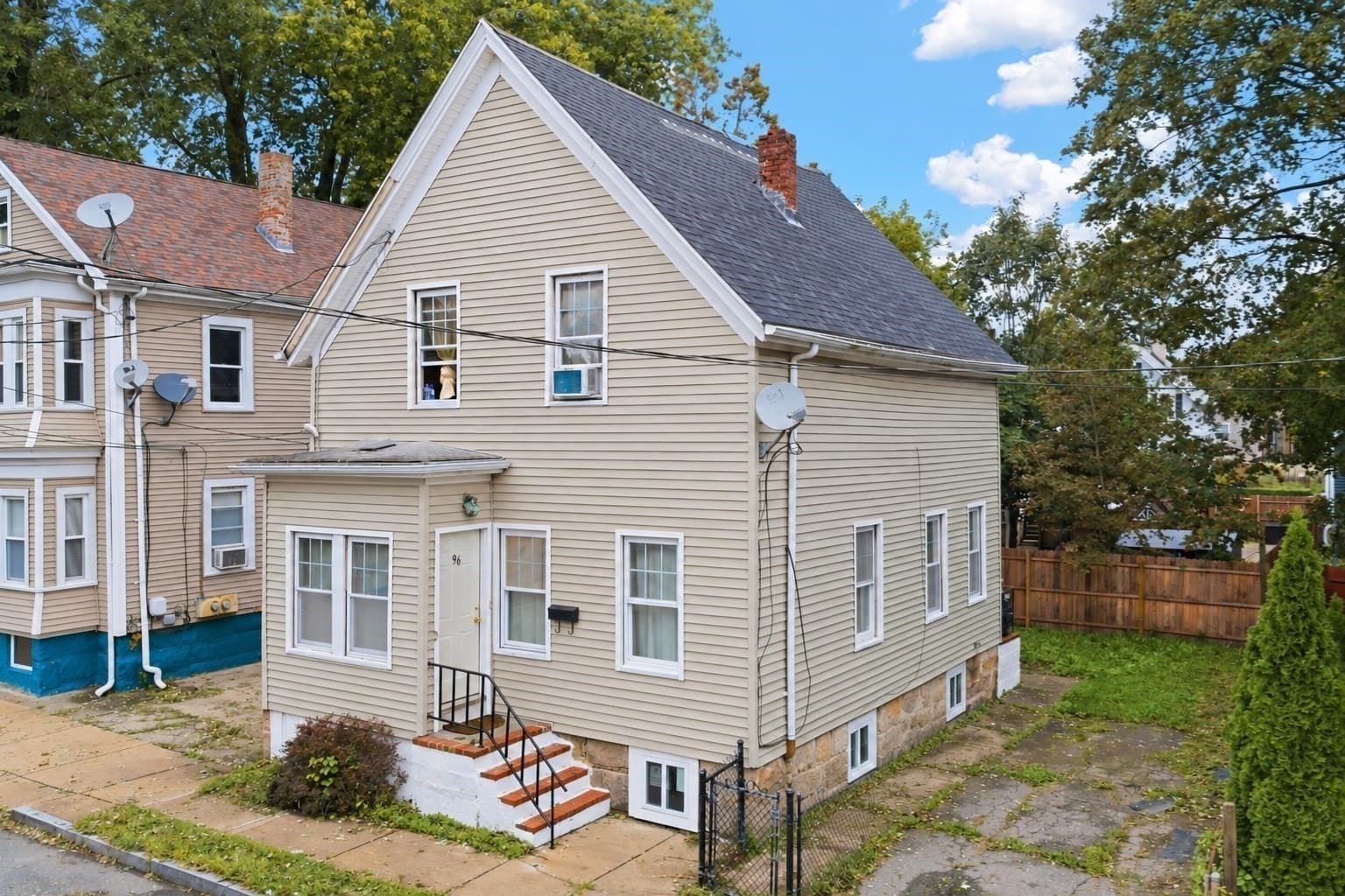 96 Pierce St, New Bedford MA 02740