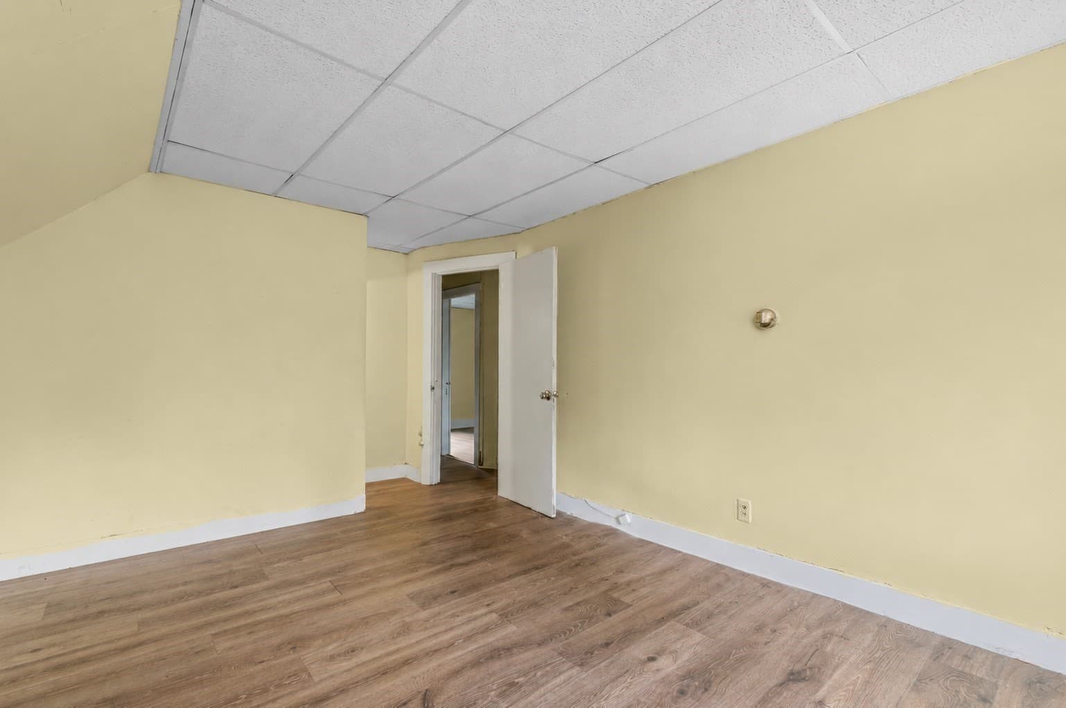 Single Family Residence at 96 Pierce St, New Bedford MA 02740, New Bedford, photo 20 of 23
