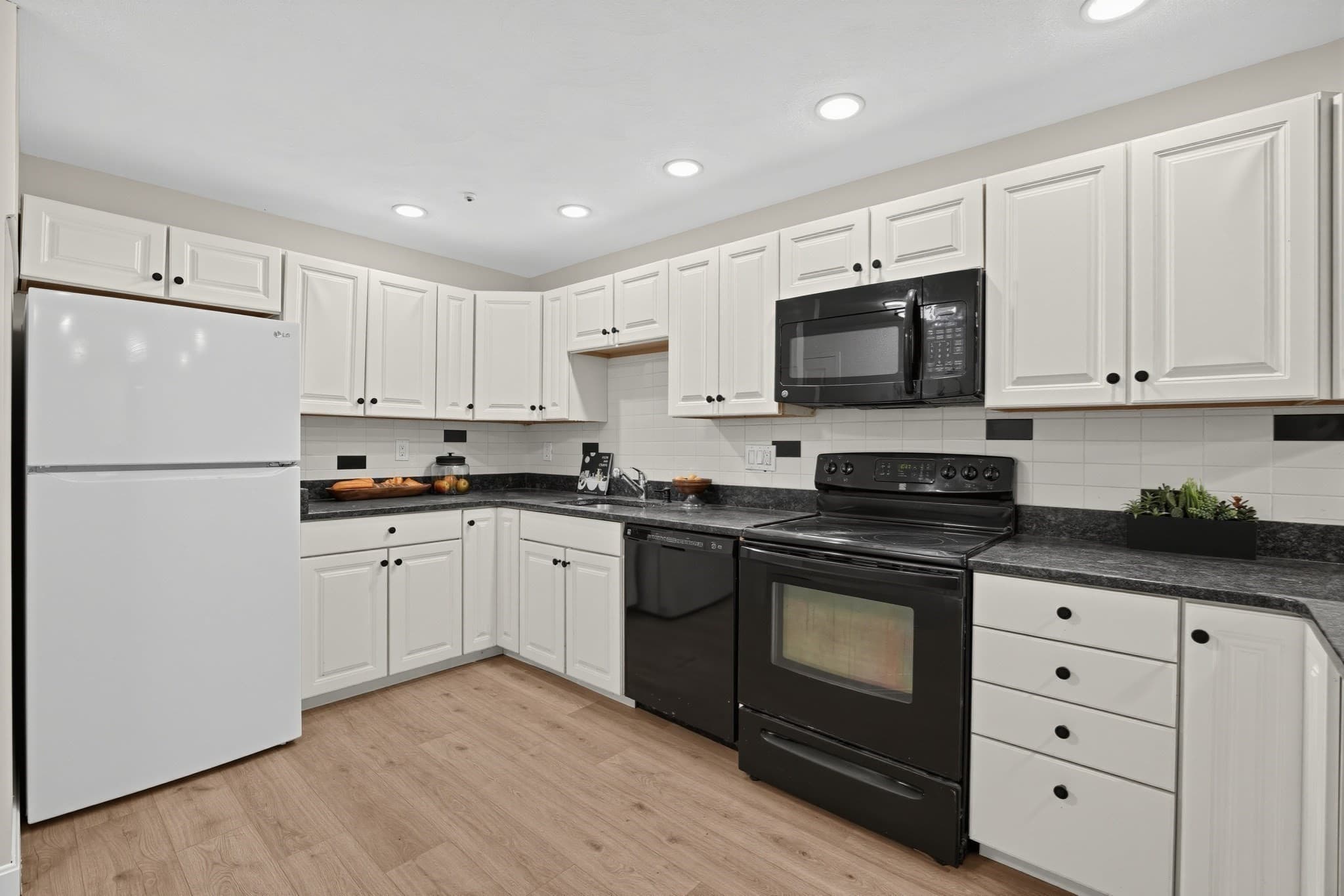 Condominium at 595 Revere Beach Parkway # 6, Revere MA 02151, Revere, photo 9 of 23