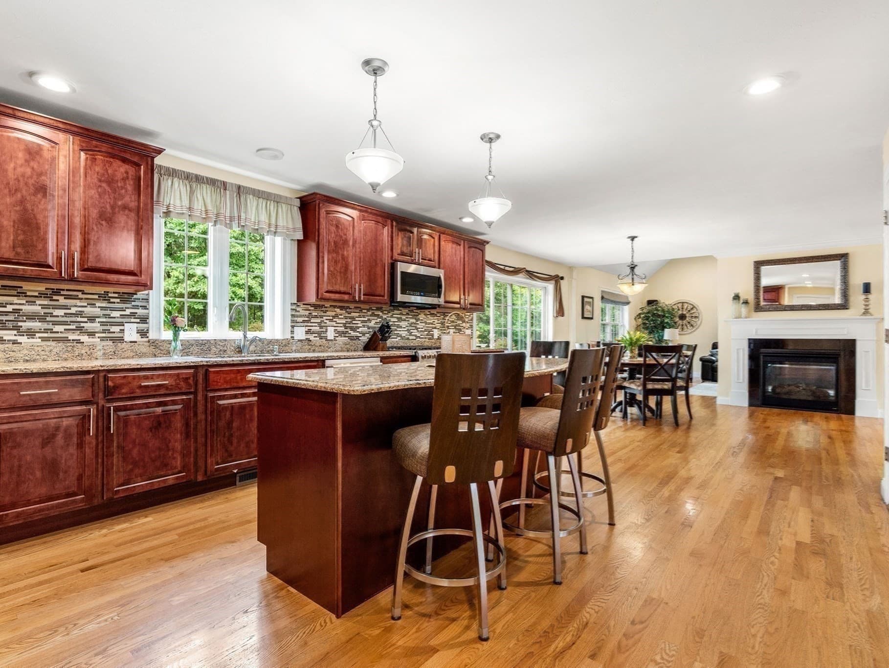Single Family Residence at 190 Berry St, North Andover MA 01845, North Andover, photo 5 of 39