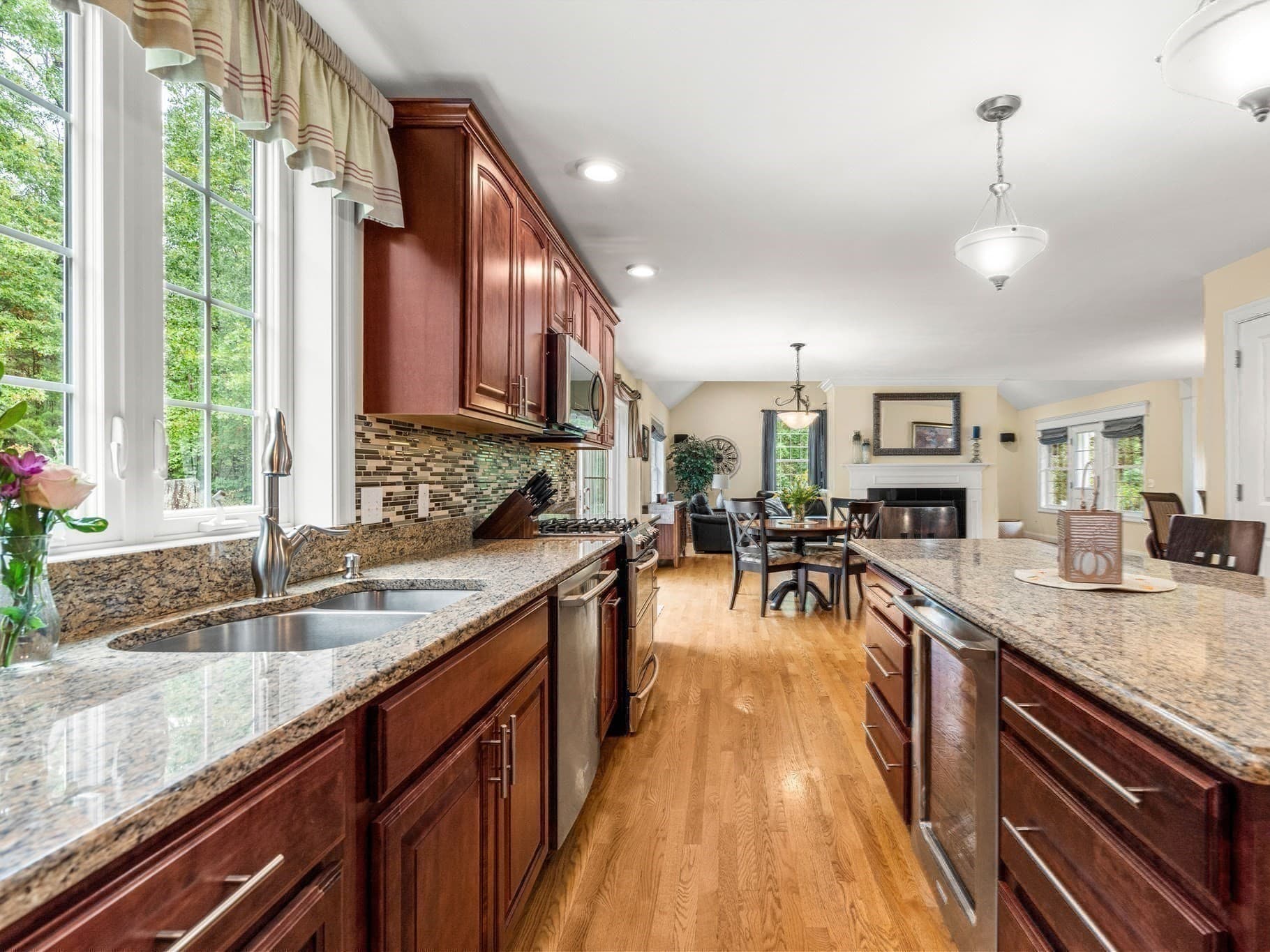 Single Family Residence at 190 Berry St, North Andover MA 01845, North Andover, photo 10 of 39