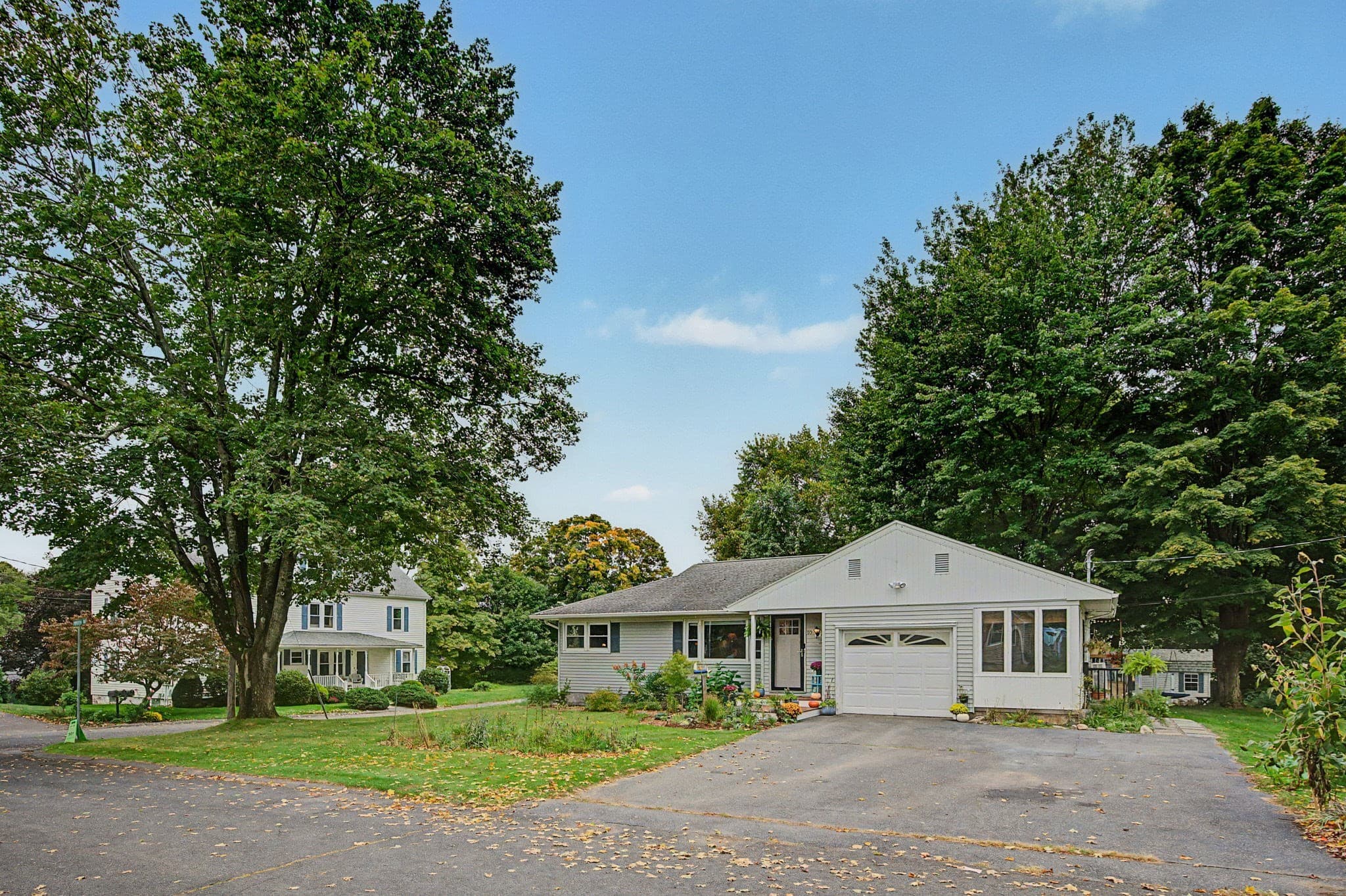 10 Alden St, Easthampton MA 01027