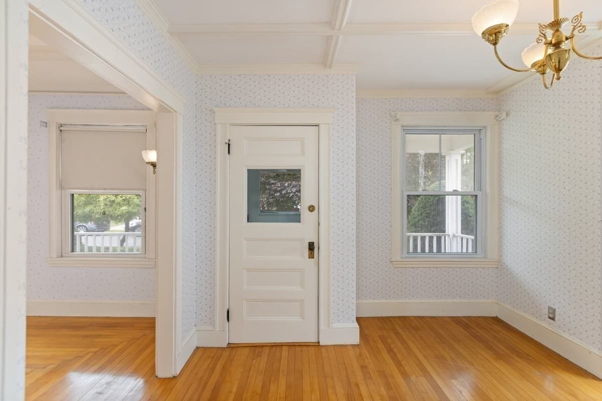 Single Family Residence at 20 Lexington Ave, Haverhill MA 01835, Haverhill, photo 5 of 31