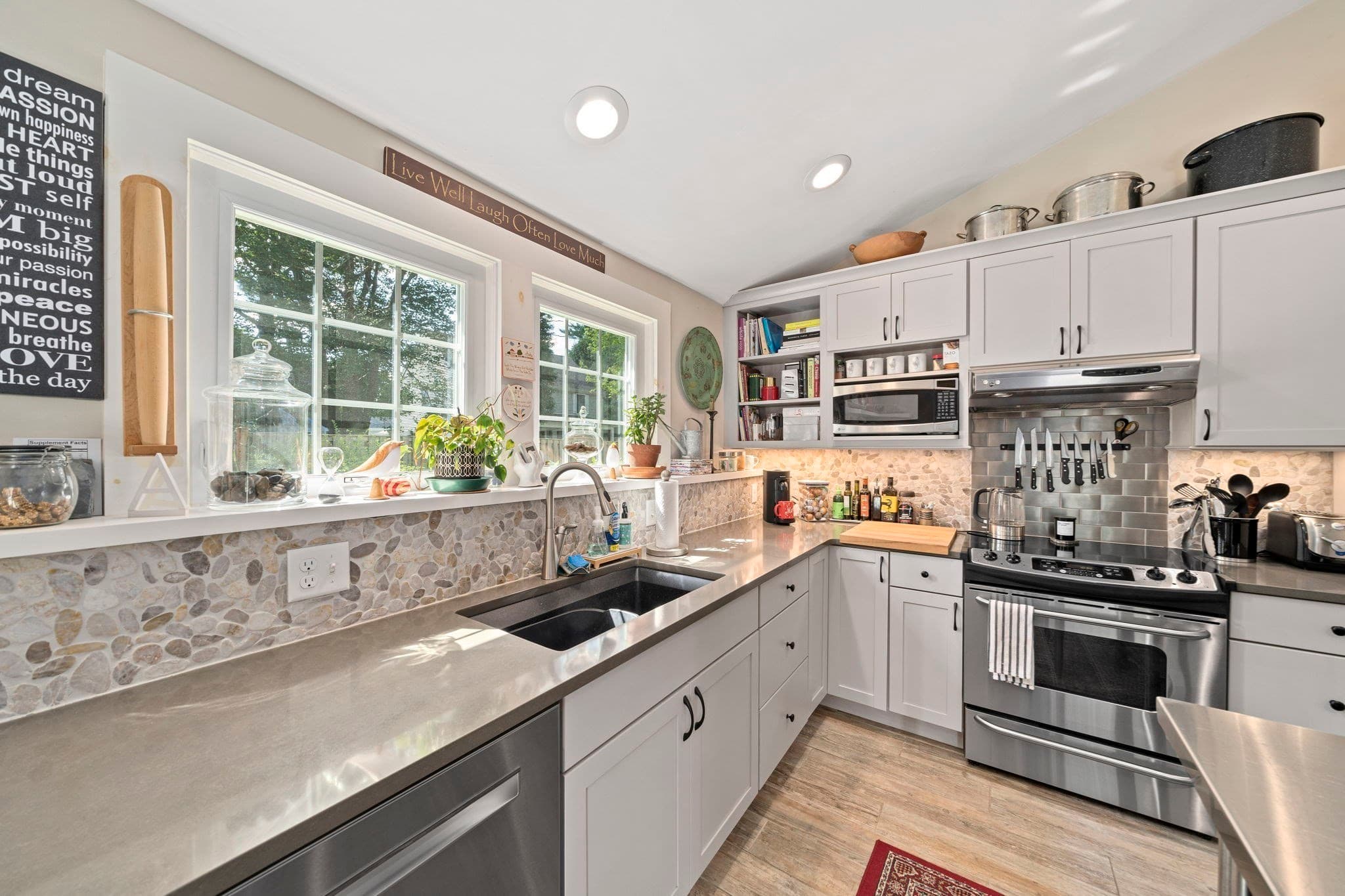 Single Family Residence at 7 Elliot St, Kingston MA 02364, Kingston, photo 9 of 41