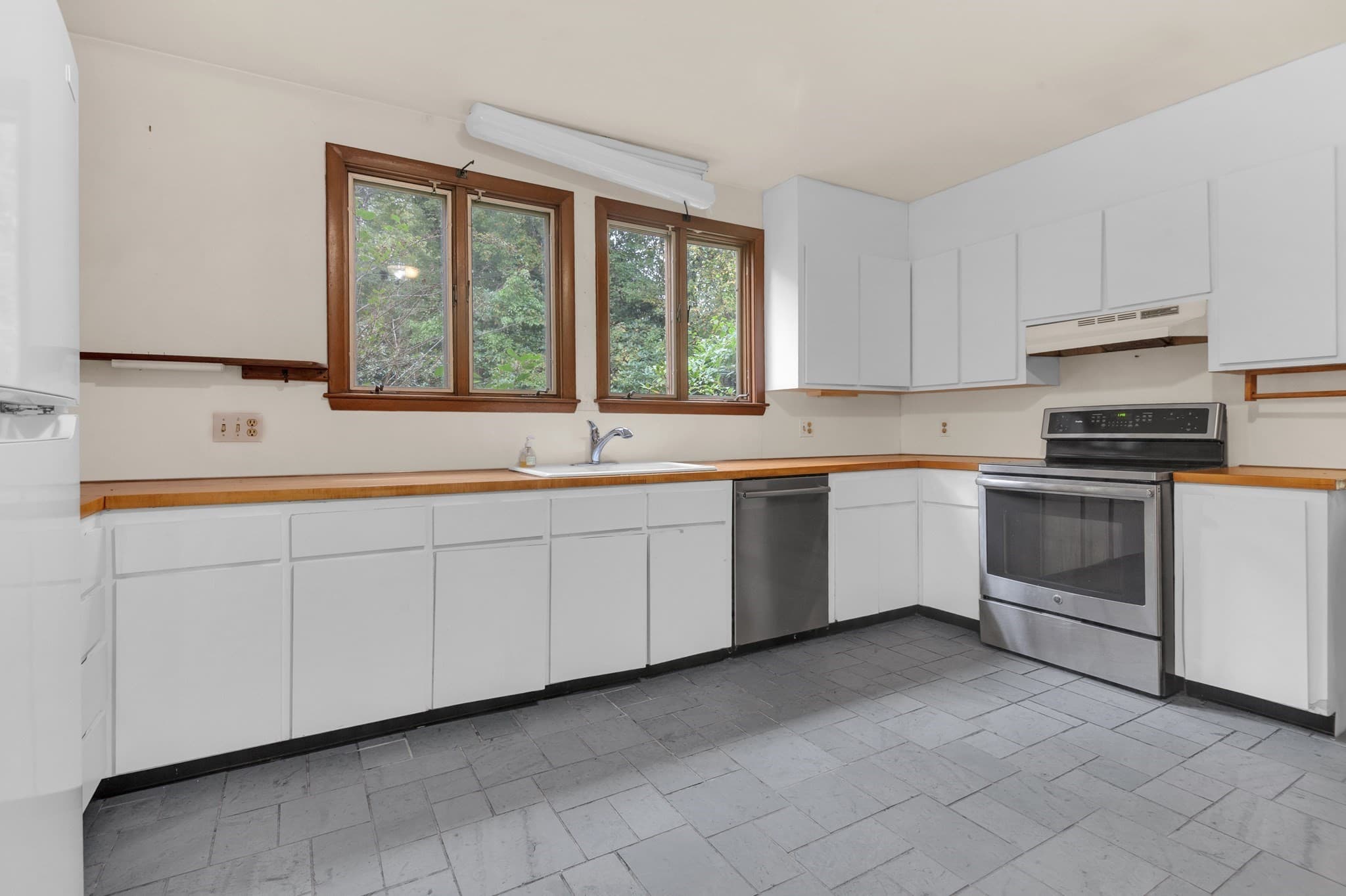 Single Family Residence at 16 Ward Lane, Sherborn MA 01770, Sherborn, photo 4 of 36
