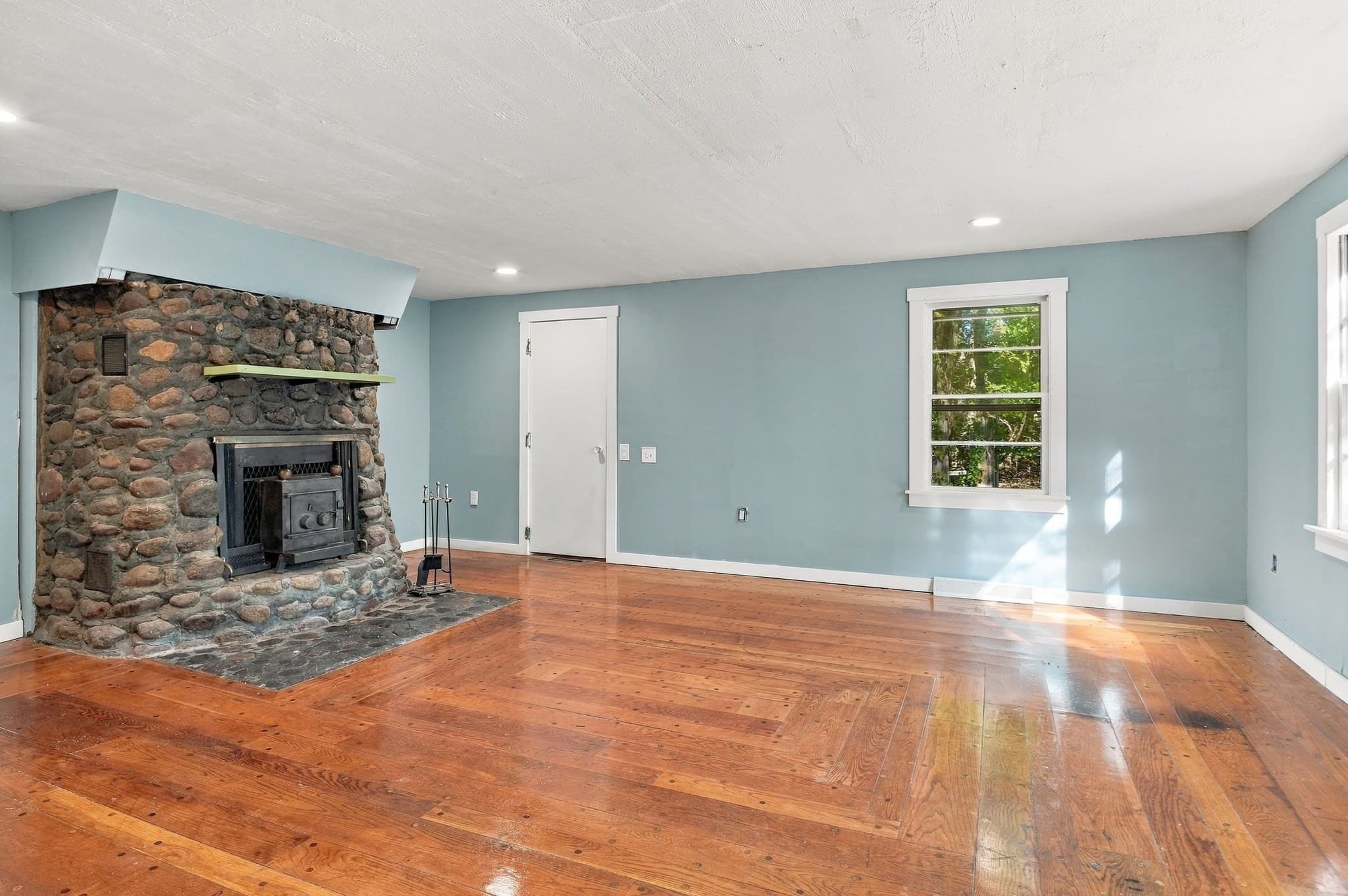 Single Family Residence at 306 Leominster Road, Sterling MA 01564, Sterling, photo 5 of 37