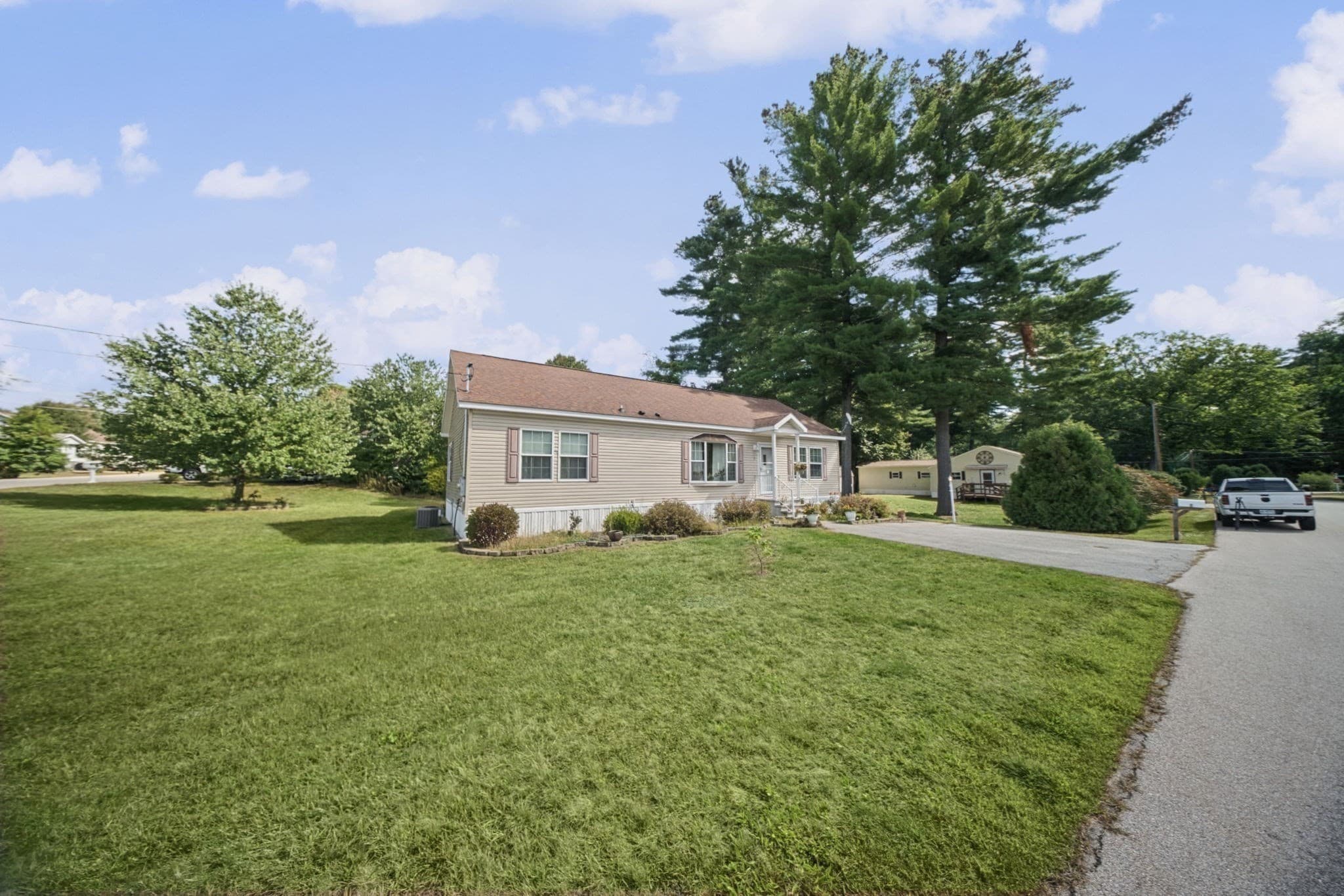 Mobile Home at 2 Hawthorne Ln, Nashua NH 03062, Nashua, photo 6 of 40