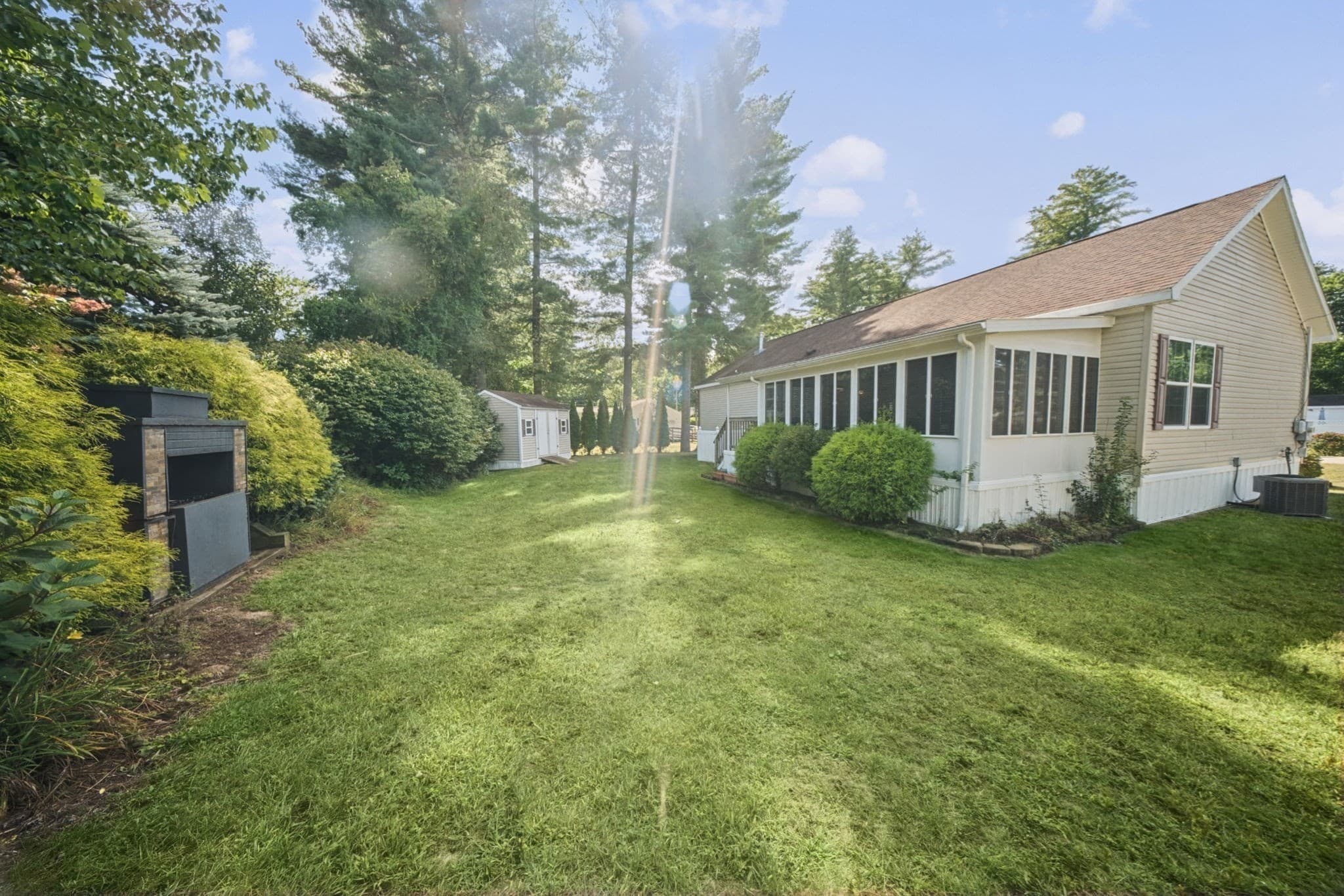 Mobile Home at 2 Hawthorne Ln, Nashua NH 03062, Nashua, photo 3 of 40