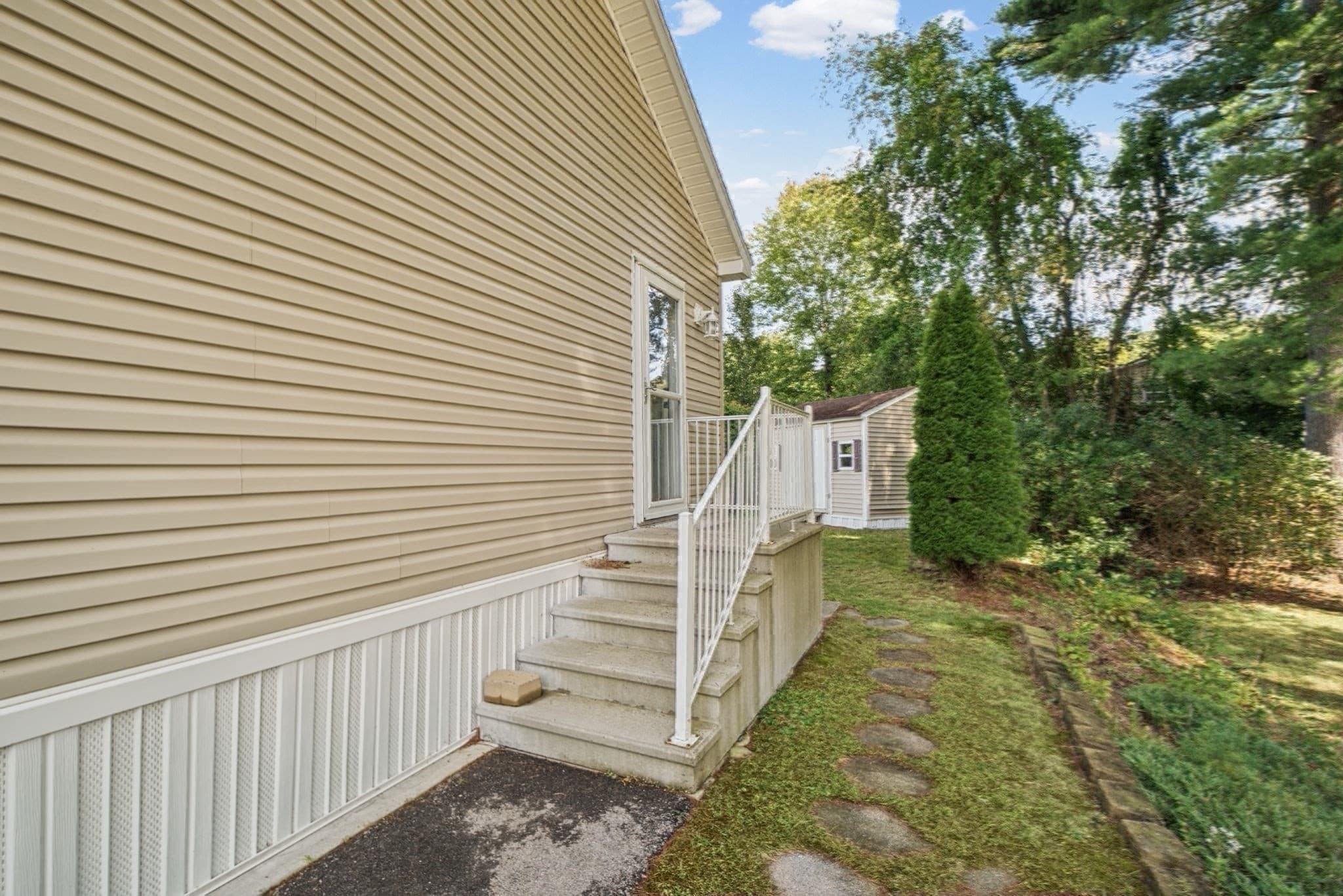 Mobile Home at 2 Hawthorne Ln, Nashua NH 03062, Nashua, photo 36 of 40
