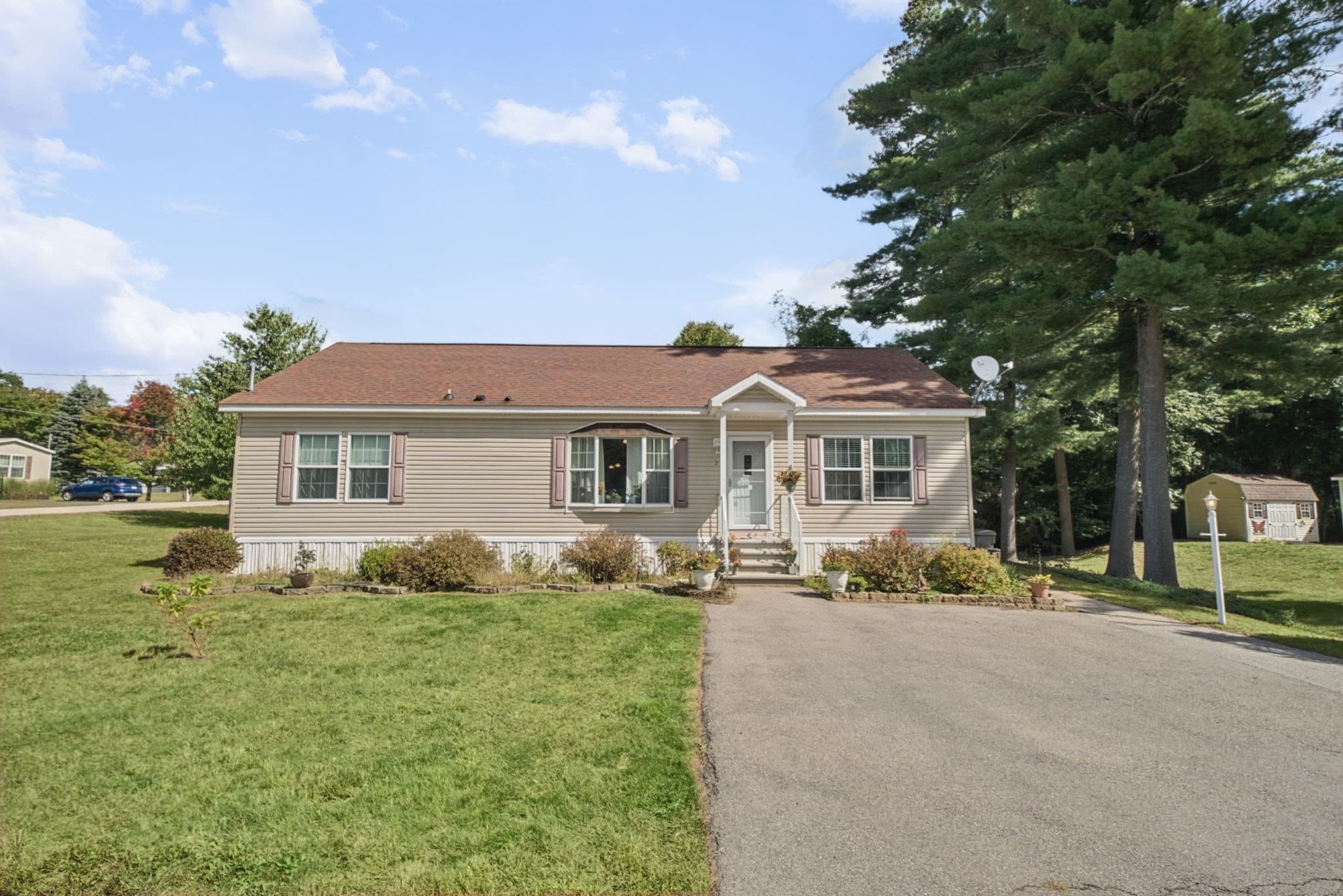 2 Hawthorne Ln, Nashua NH 03062