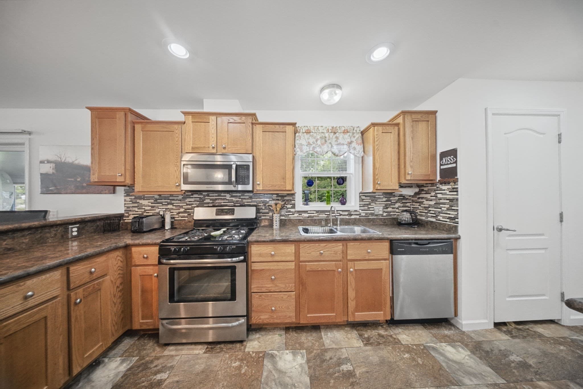Mobile Home at 2 Hawthorne Ln, Nashua NH 03062, Nashua, photo 11 of 40