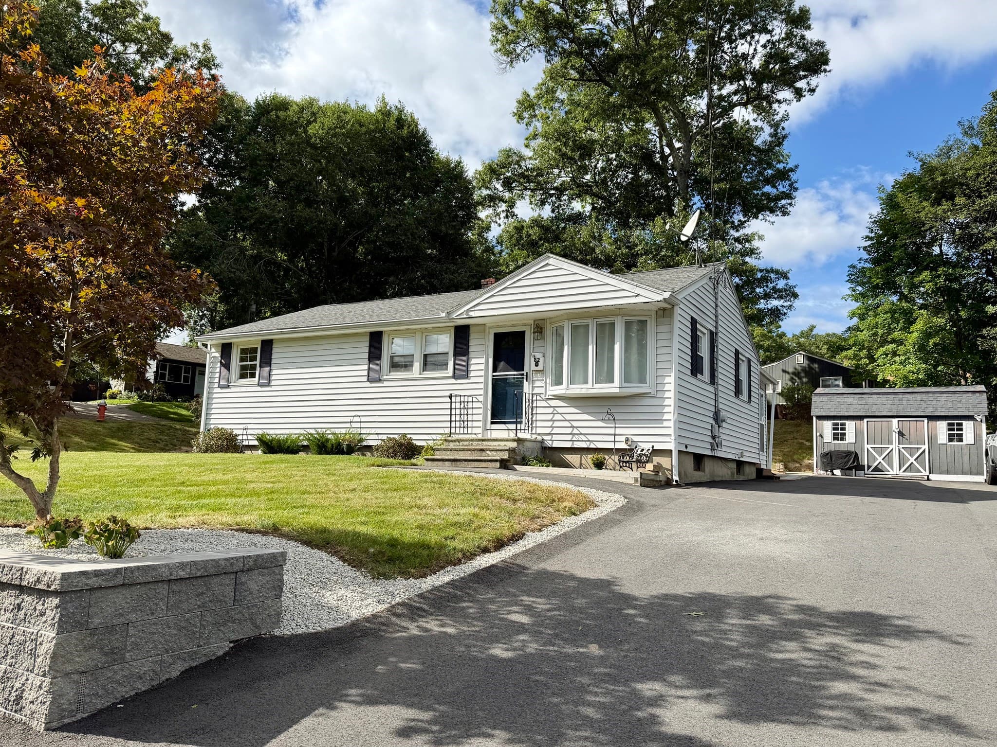 82 Walnut St, Oxford MA 01540