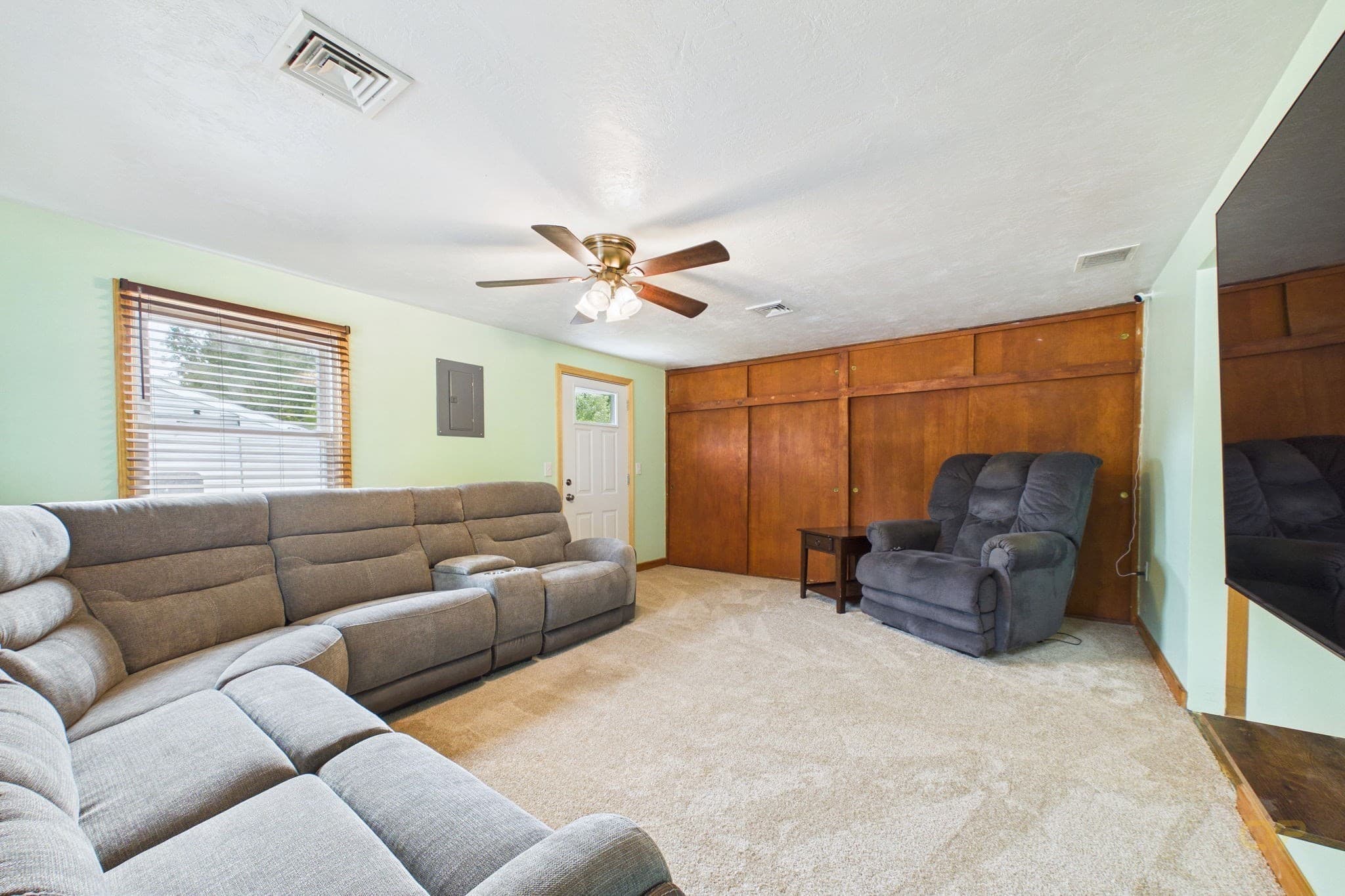 Single Family Residence at 186 Powderhorn Dr, Taunton MA 02780, Taunton, photo 3 of 27