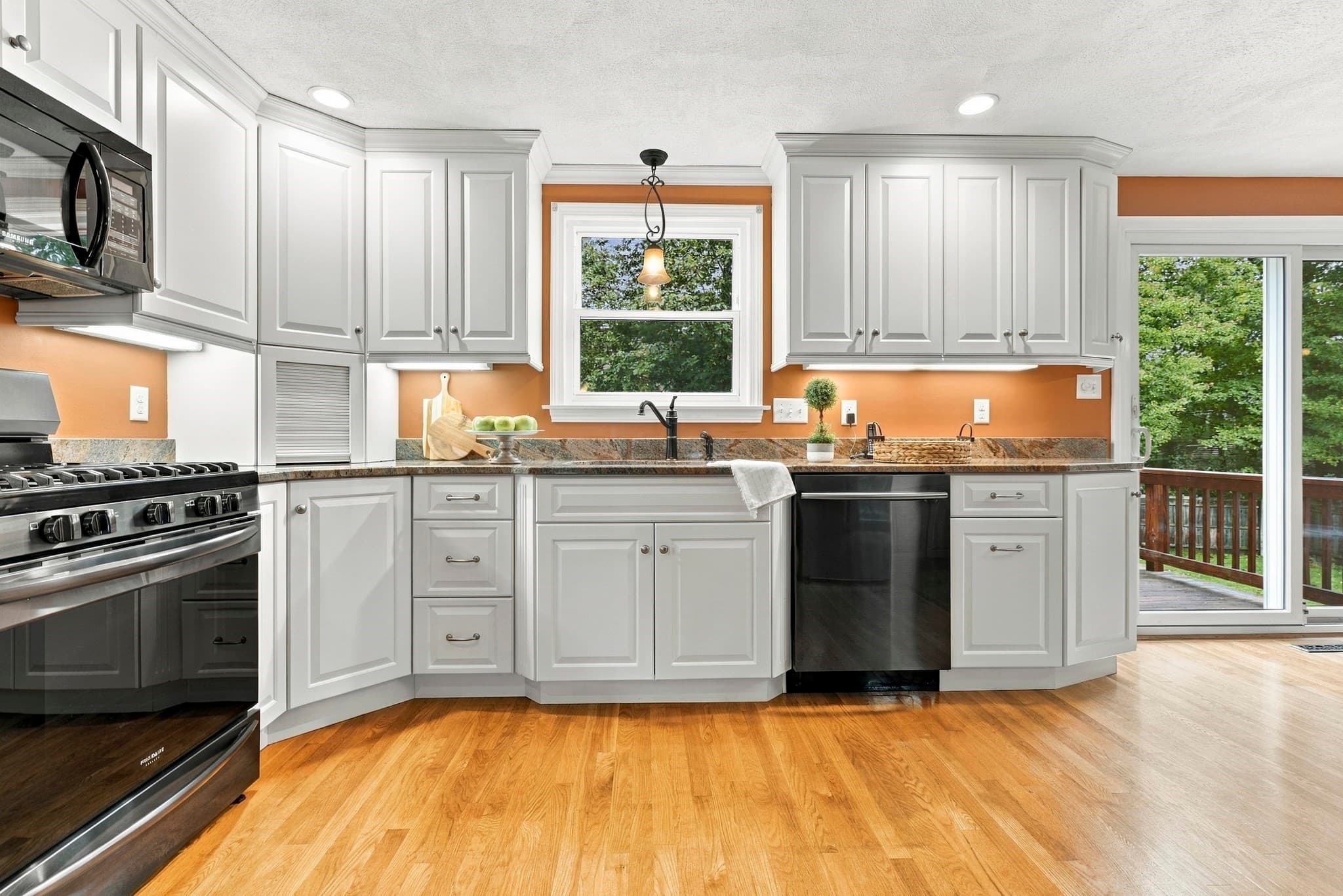 Single Family Residence at 115 Quincy Rd, Tewksbury MA 01876, Tewksbury, photo 7 of 29