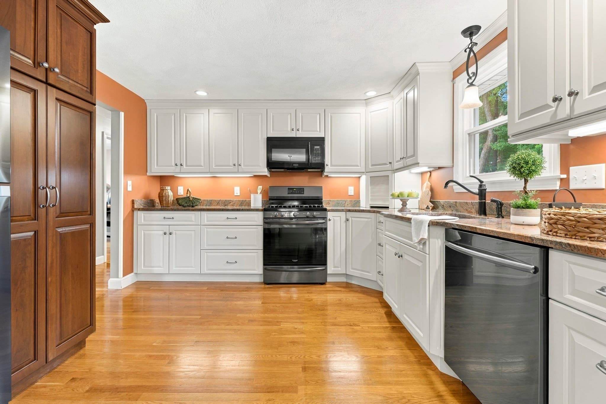 Single Family Residence at 115 Quincy Rd, Tewksbury MA 01876, Tewksbury, photo 9 of 29