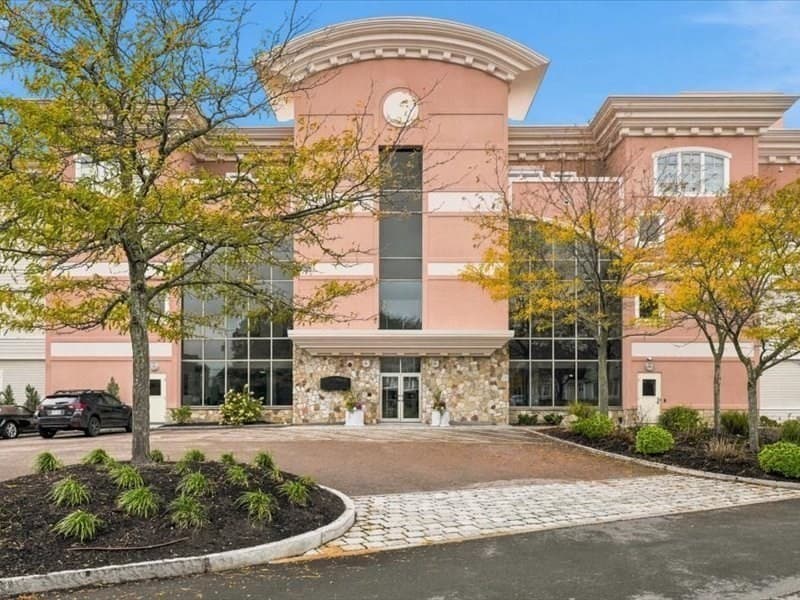1 Longbeach Ave # 101, Hull MA 02045