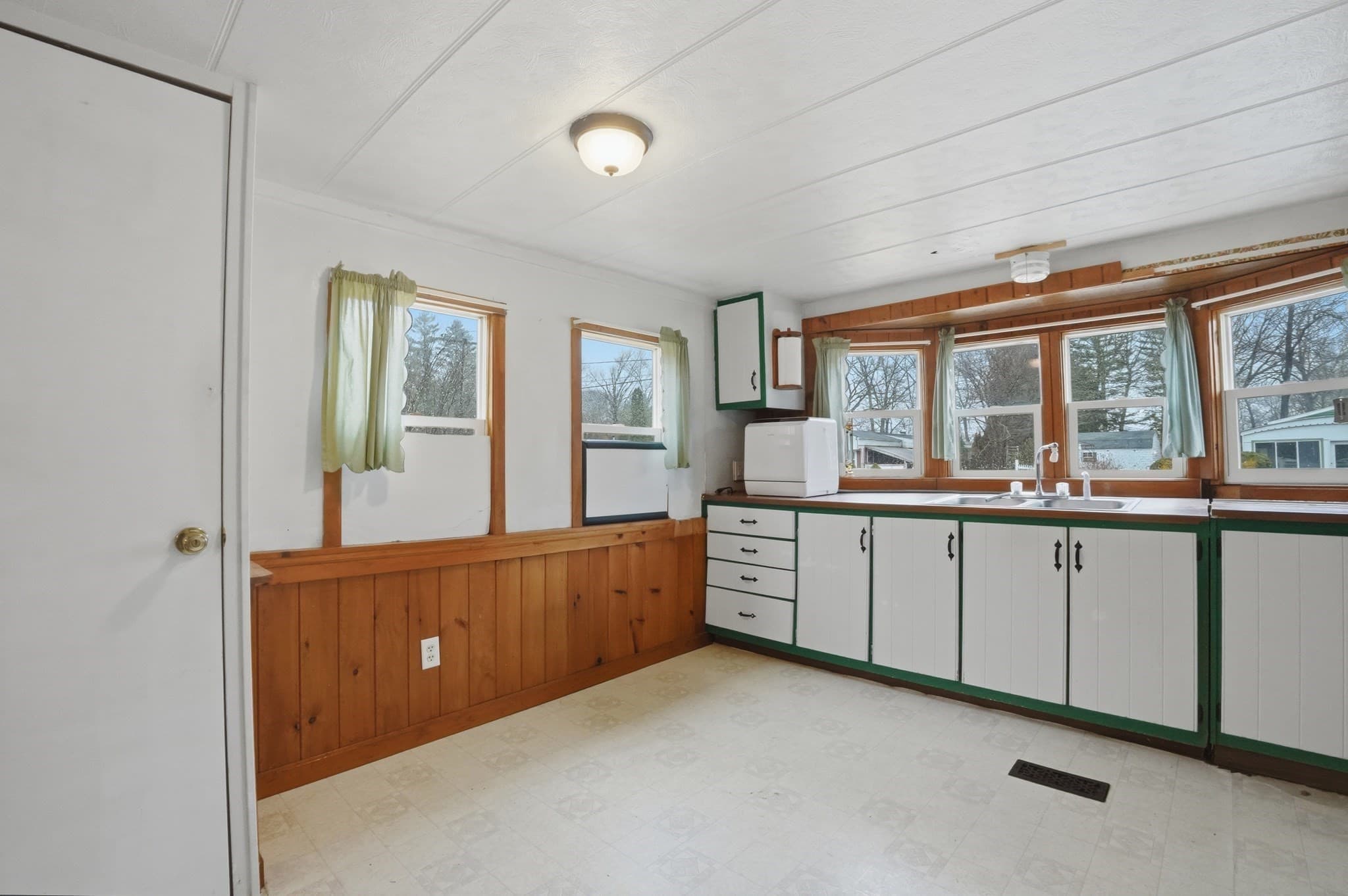 Mobile Home at 17 Conestoga Trail, Brookfield MA 01506, Brookfield, photo 9 of 20