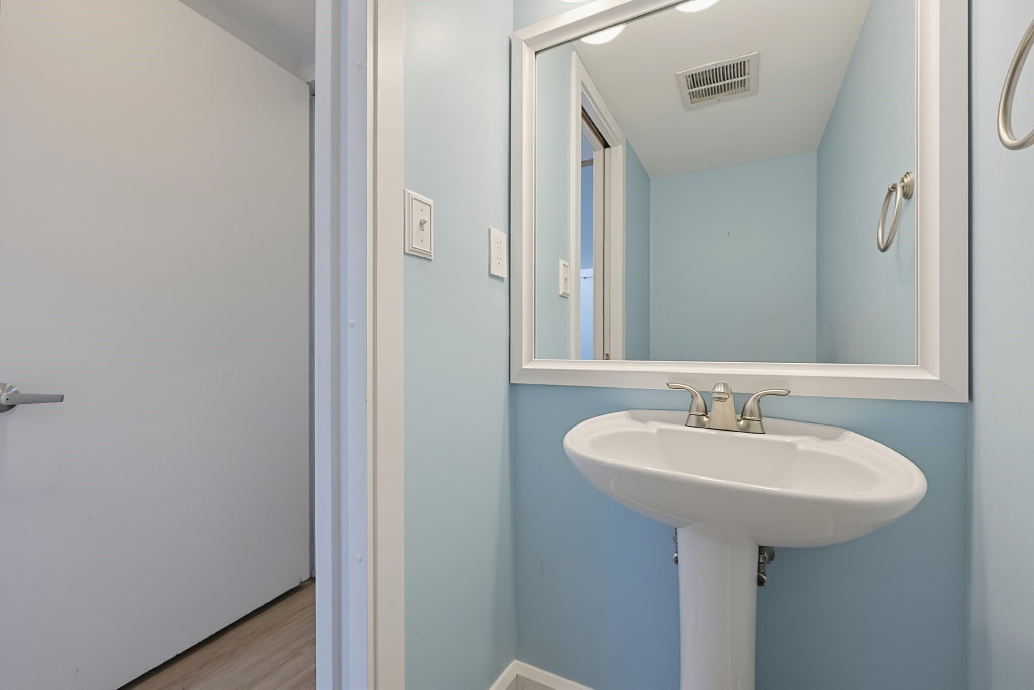 Condominium at 113 Governor Winthrop Rd # 113, Somerville MA 02145, Somerville, photo 10 of 13