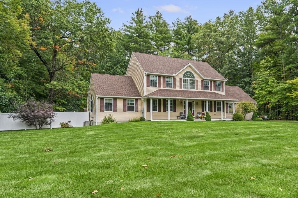 14 Natures Way, Pelham NH 03076