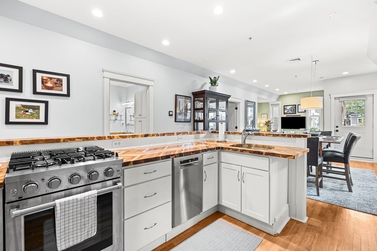 Condominium at 40 Highland Ave # 2, Somerville MA 02143, Somerville, photo 4 of 27