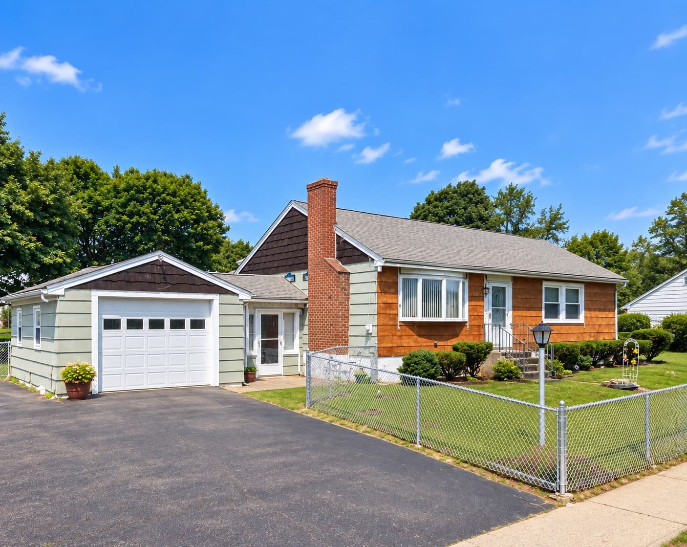 642 Rathbun St, Blackstone MA 01504
