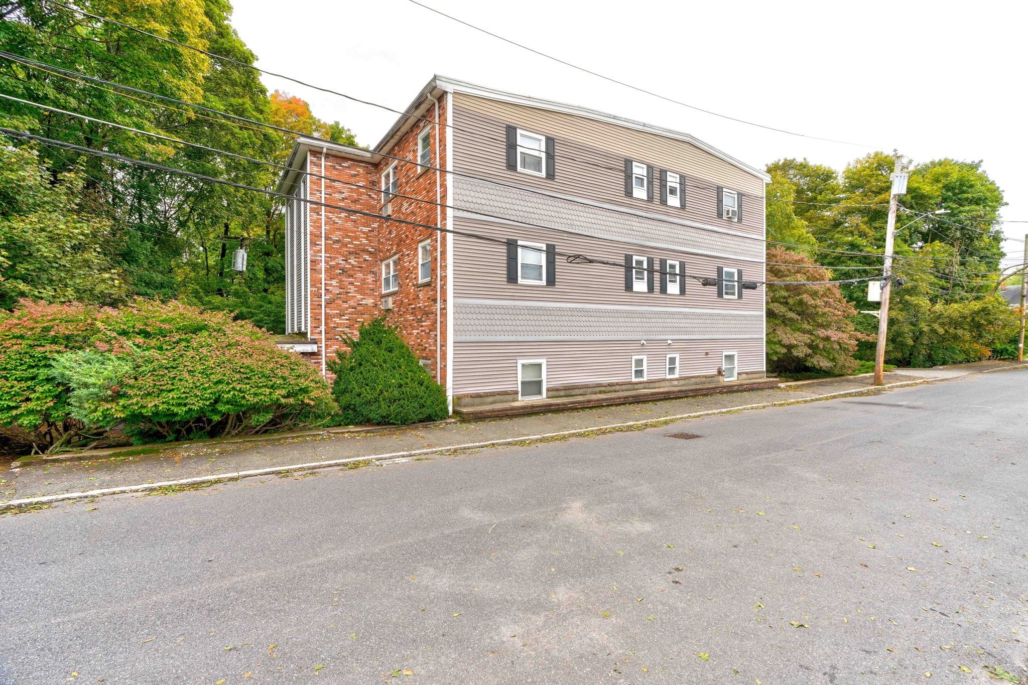 Condominium at 10 Beacon St # 103, Woburn MA 01801, Woburn, photo 2 of 27