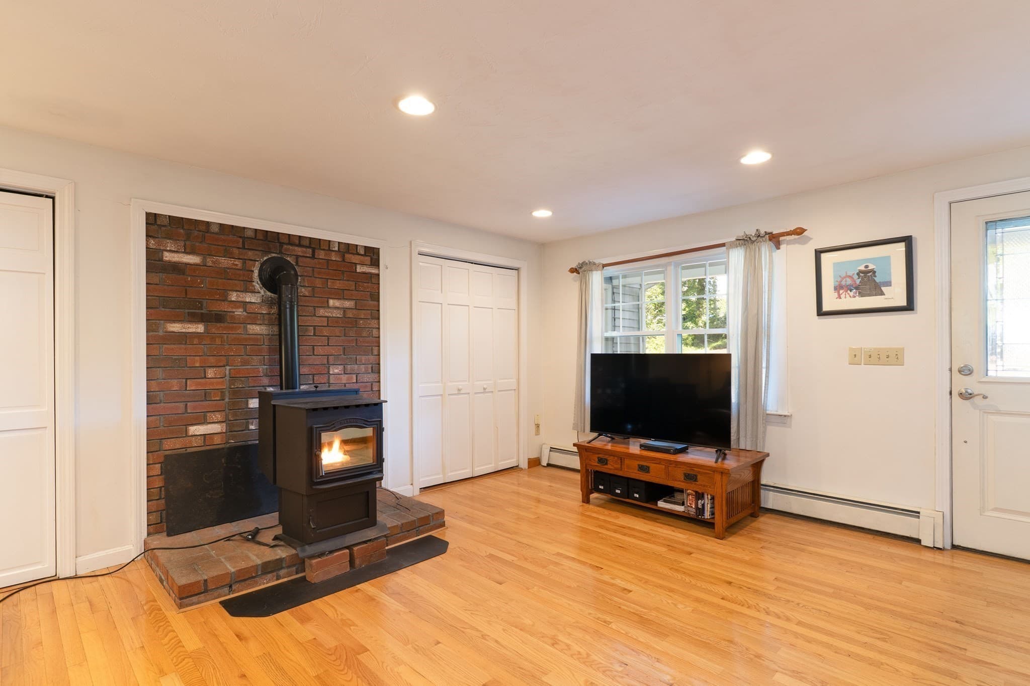 Single Family Residence at 74 Old Farm Rd, Sturbridge MA 01566, Sturbridge, photo 4 of 42