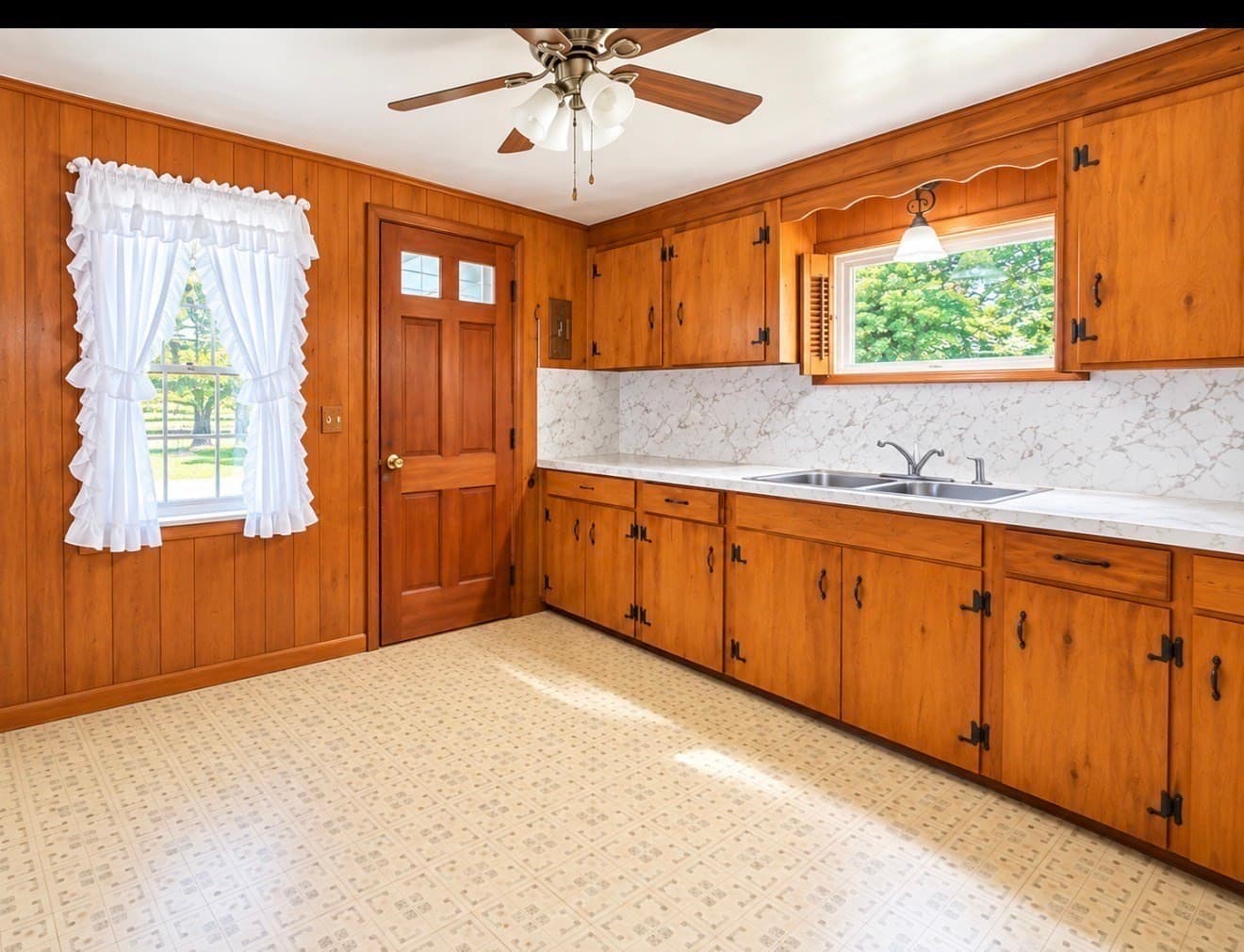 Single Family Residence at 17 Prince St, North Attleboro MA 02760, North Attleboro, photo 2 of 5