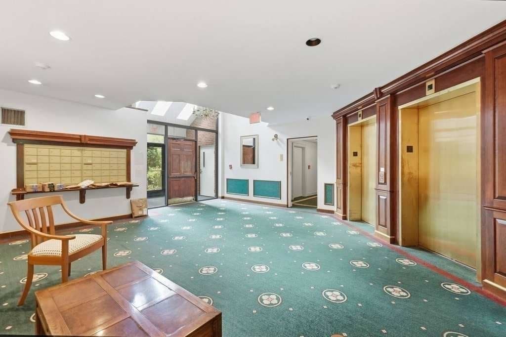 Condominium at 770 Salisbury St # 555, Worcester MA 01609, Worcester, photo 6 of 41