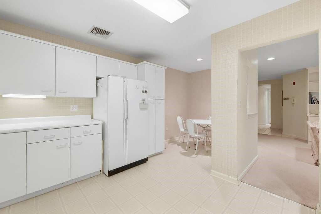 Condominium at 770 Salisbury St # 555, Worcester MA 01609, Worcester, photo 17 of 41