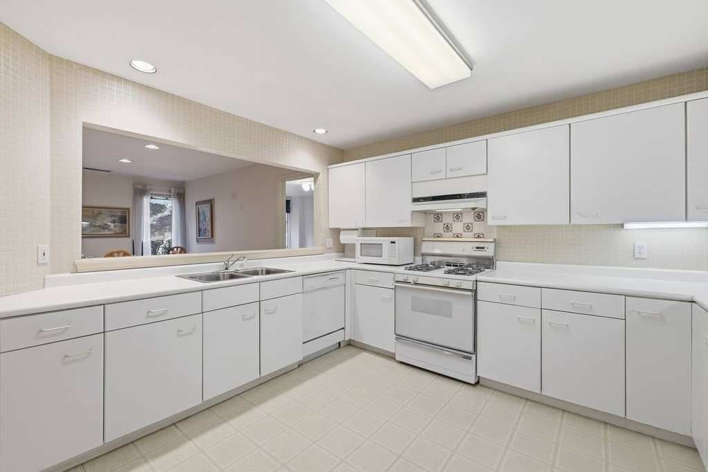 Condominium at 770 Salisbury St # 555, Worcester MA 01609, Worcester, photo 12 of 41