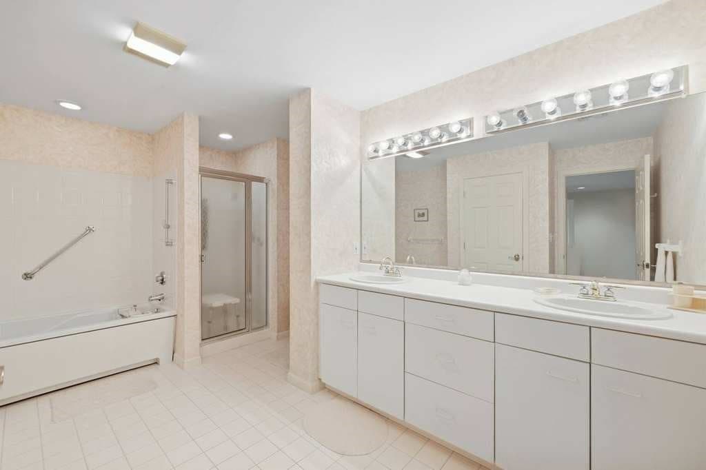 Condominium at 770 Salisbury St # 555, Worcester MA 01609, Worcester, photo 26 of 41