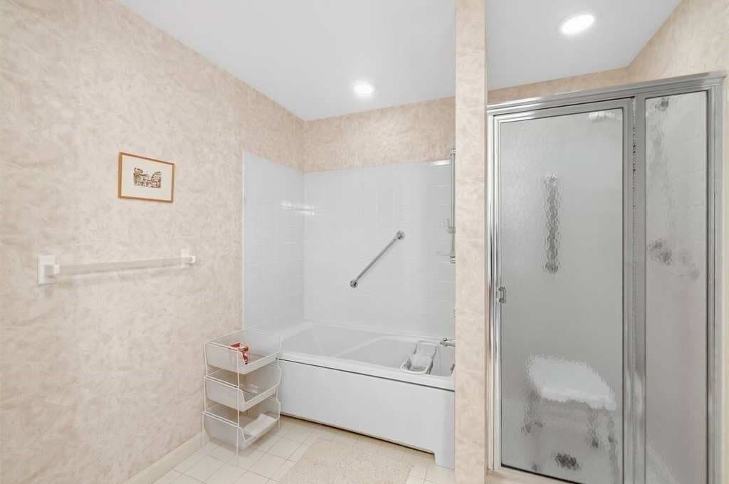 Condominium at 770 Salisbury St # 555, Worcester MA 01609, Worcester, photo 20 of 41