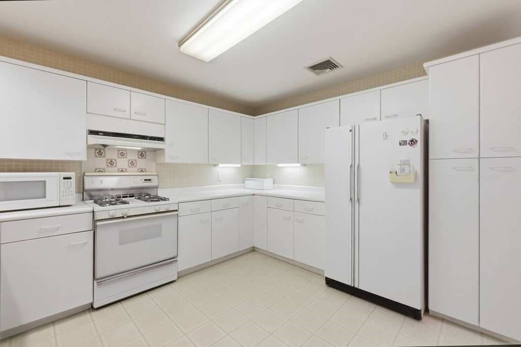 Condominium at 770 Salisbury St # 555, Worcester MA 01609, Worcester, photo 15 of 41