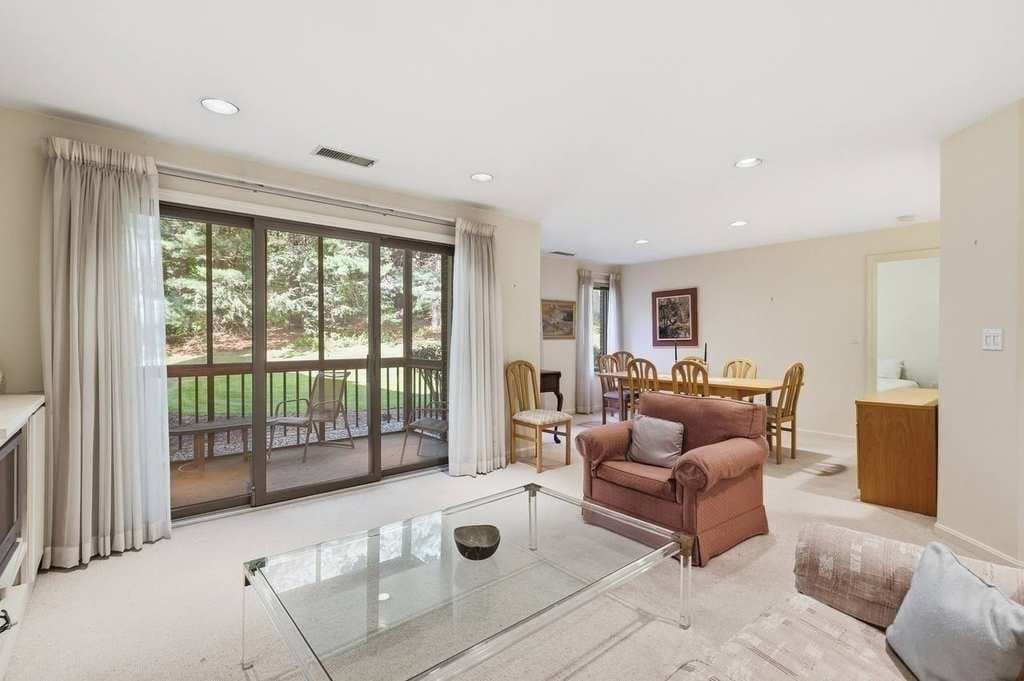 Condominium at 770 Salisbury St # 555, Worcester MA 01609, Worcester, photo 11 of 41