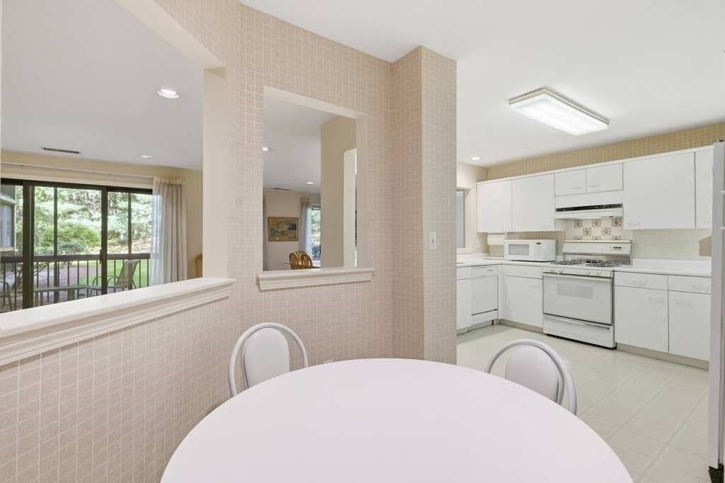 Condominium at 770 Salisbury St # 555, Worcester MA 01609, Worcester, photo 19 of 41