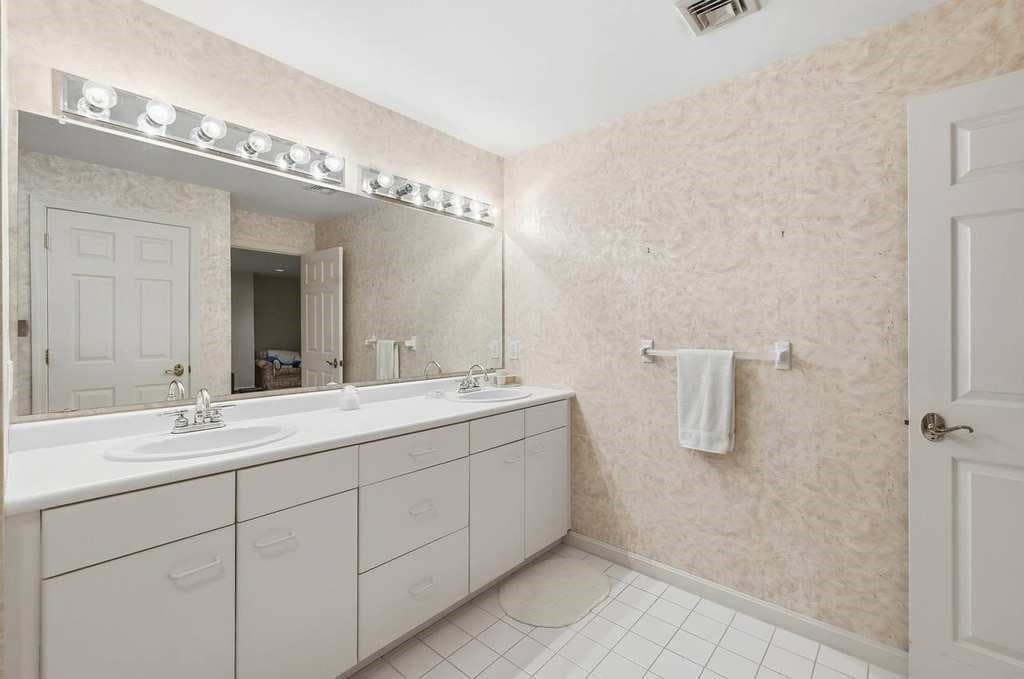 Condominium at 770 Salisbury St # 555, Worcester MA 01609, Worcester, photo 25 of 41