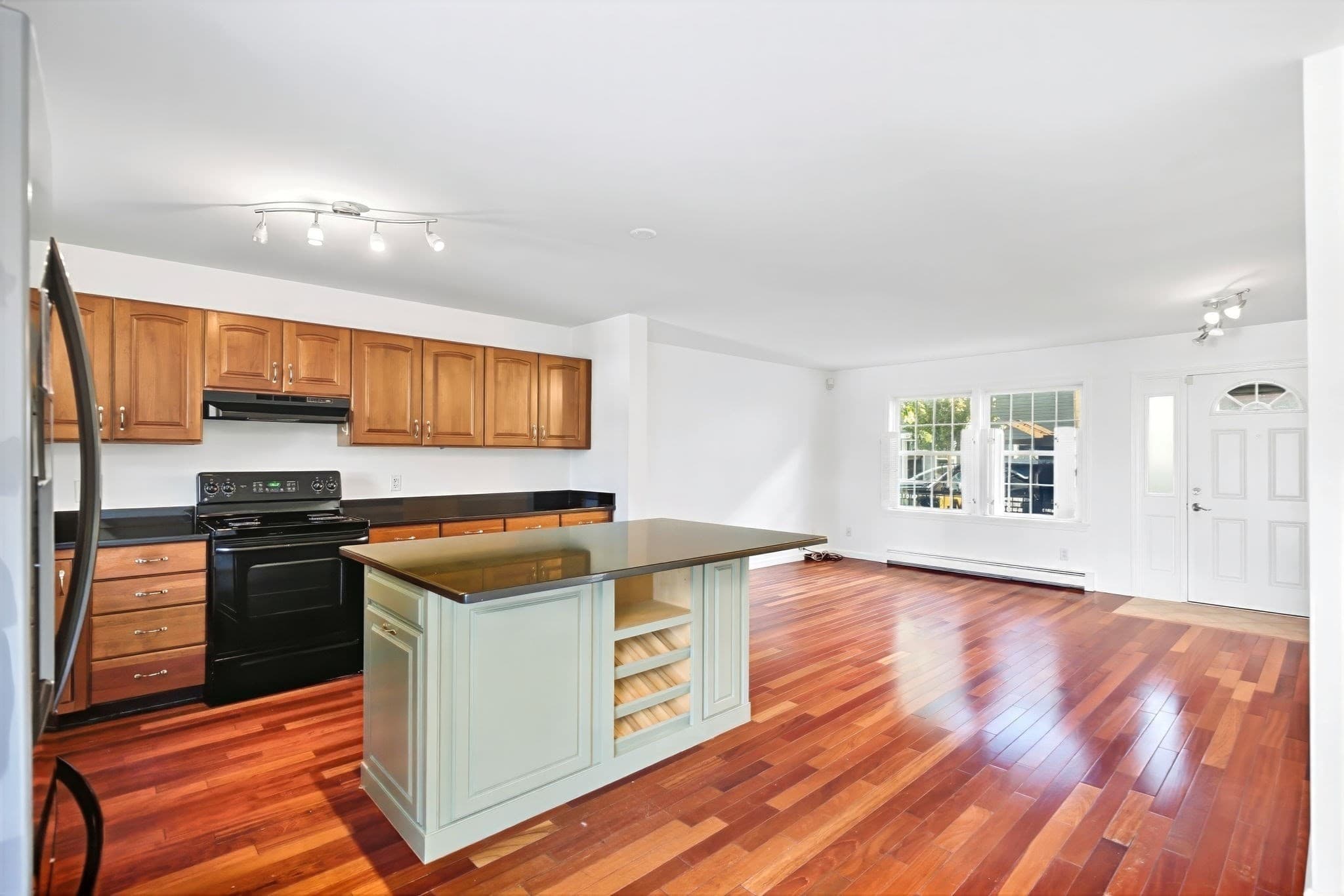Single Family Residence at 174 Everett St, Boston MA 02128, Boston, photo 7 of 22