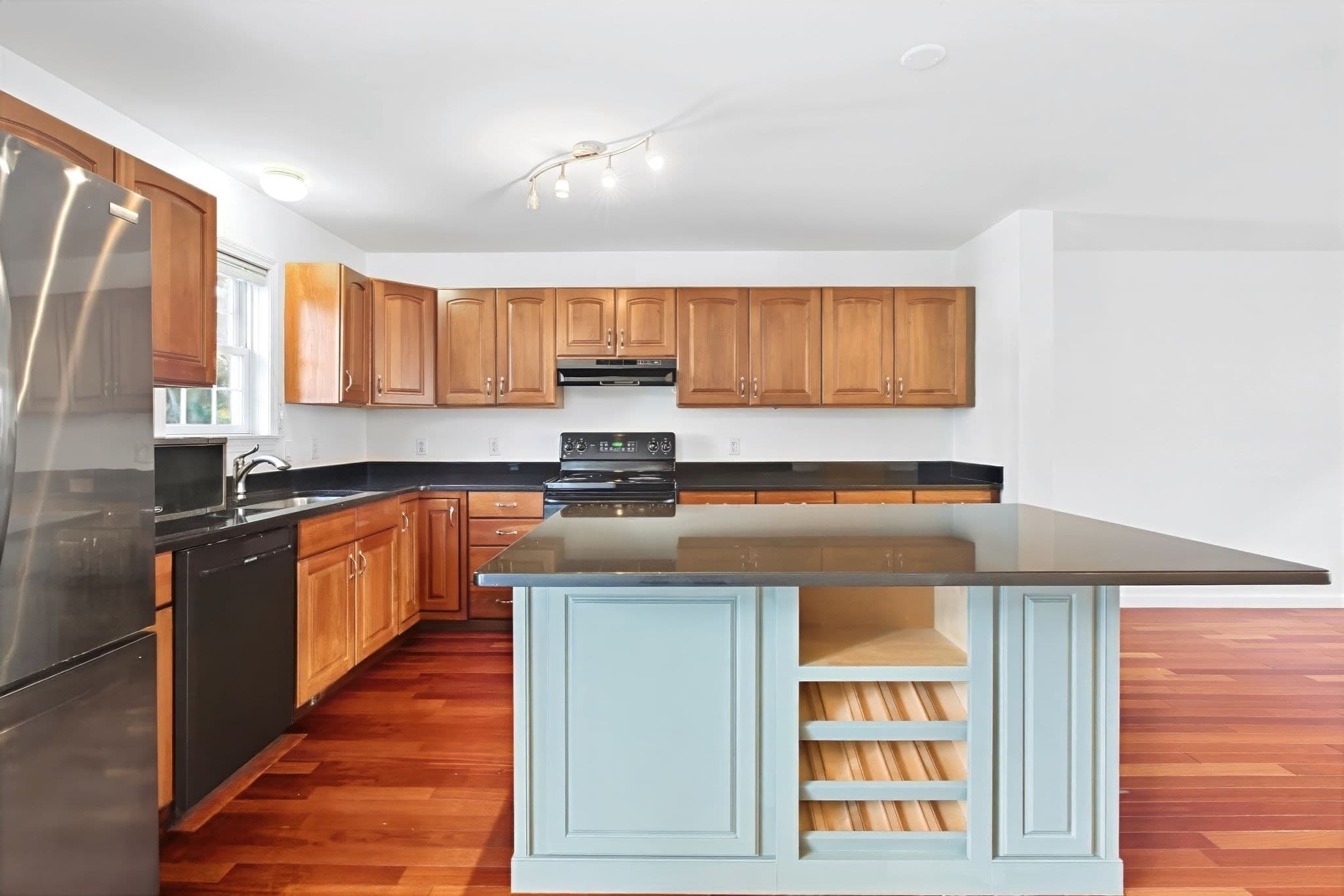 Single Family Residence at 174 Everett St, Boston MA 02128, Boston, photo 3 of 22