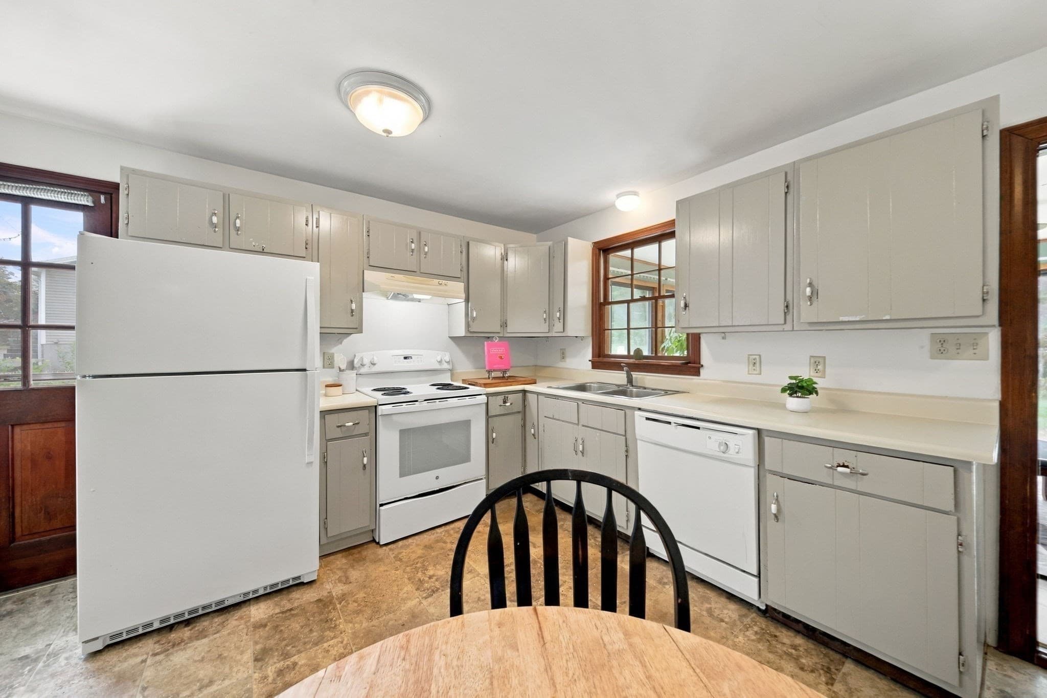 Single Family Residence at 29 Dale Ave, Leominster MA 01453, Leominster, photo 9 of 42