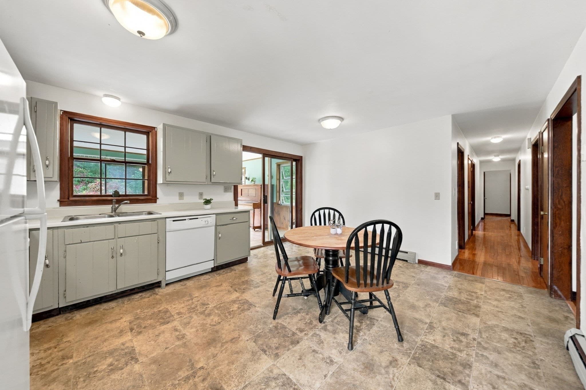 Single Family Residence at 29 Dale Ave, Leominster MA 01453, Leominster, photo 10 of 42
