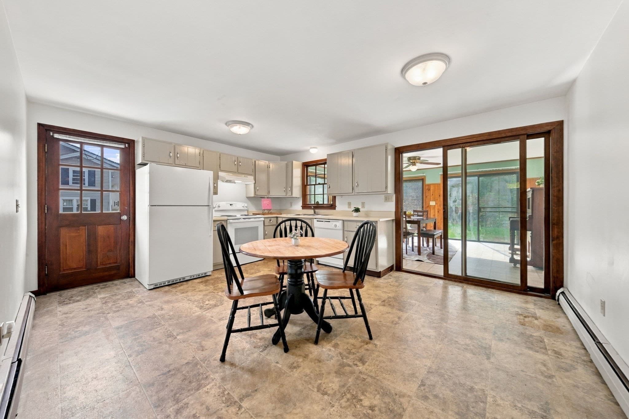 Single Family Residence at 29 Dale Ave, Leominster MA 01453, Leominster, photo 8 of 42