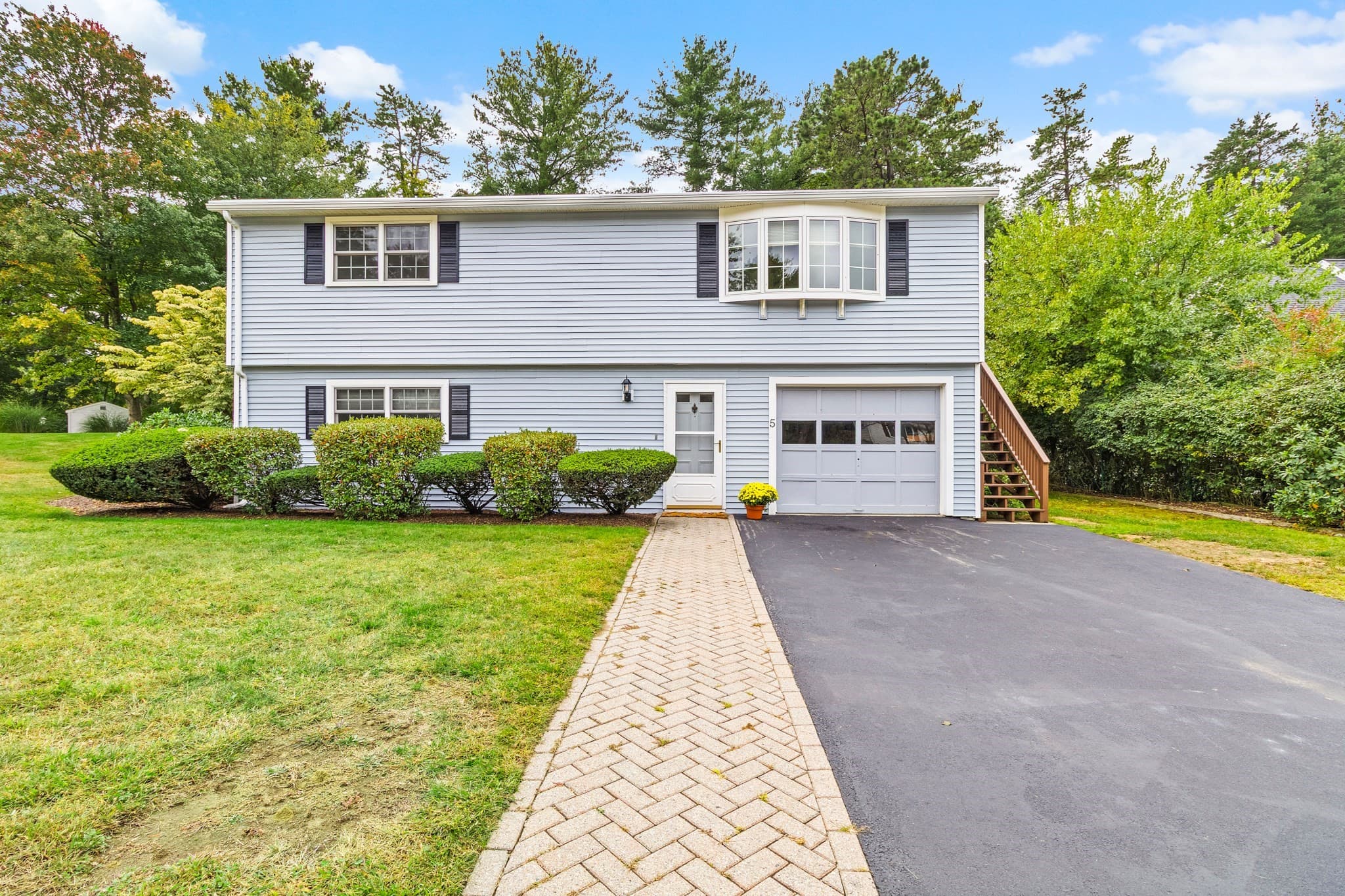 5 Memorial Dr, Northborough MA 01532