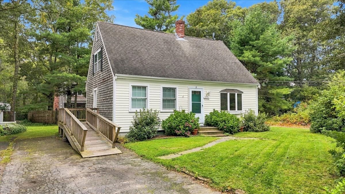 37 Gooseberry Ln, Barnstable MA 02648