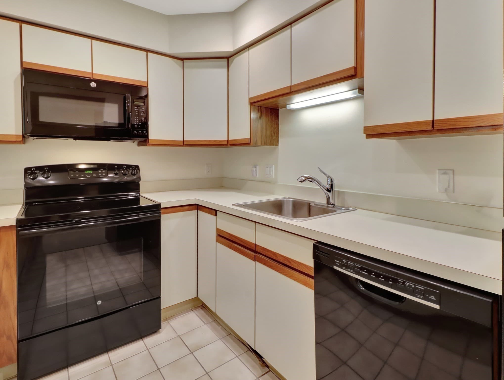 Condominium at 2406 Hockley Drive # 2406, Hingham MA 02043, Hingham, photo 7 of 30