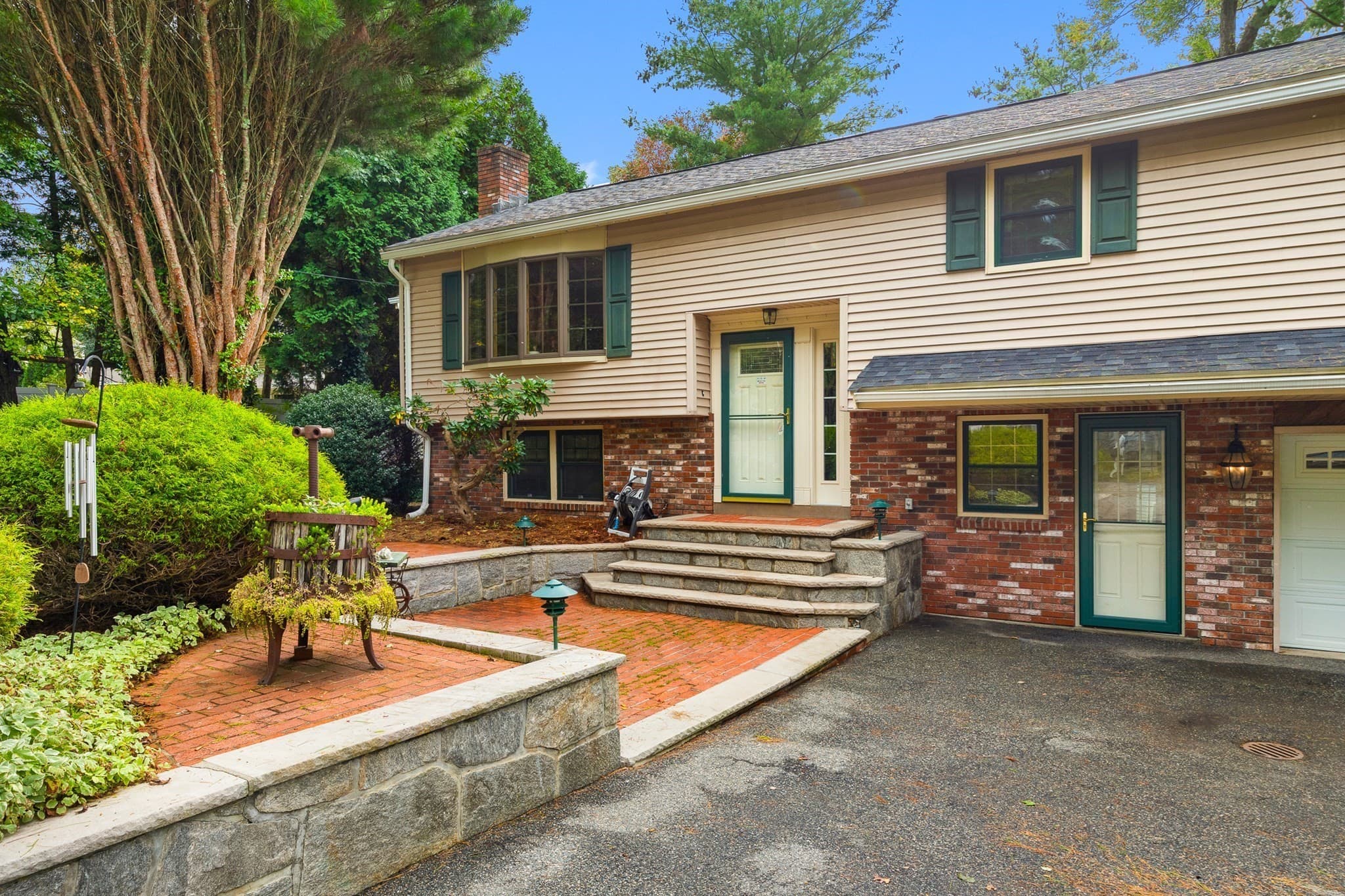 Single Family Residence at 42 Freeport Dr, Burlington MA 01803, Burlington, photo 2 of 38